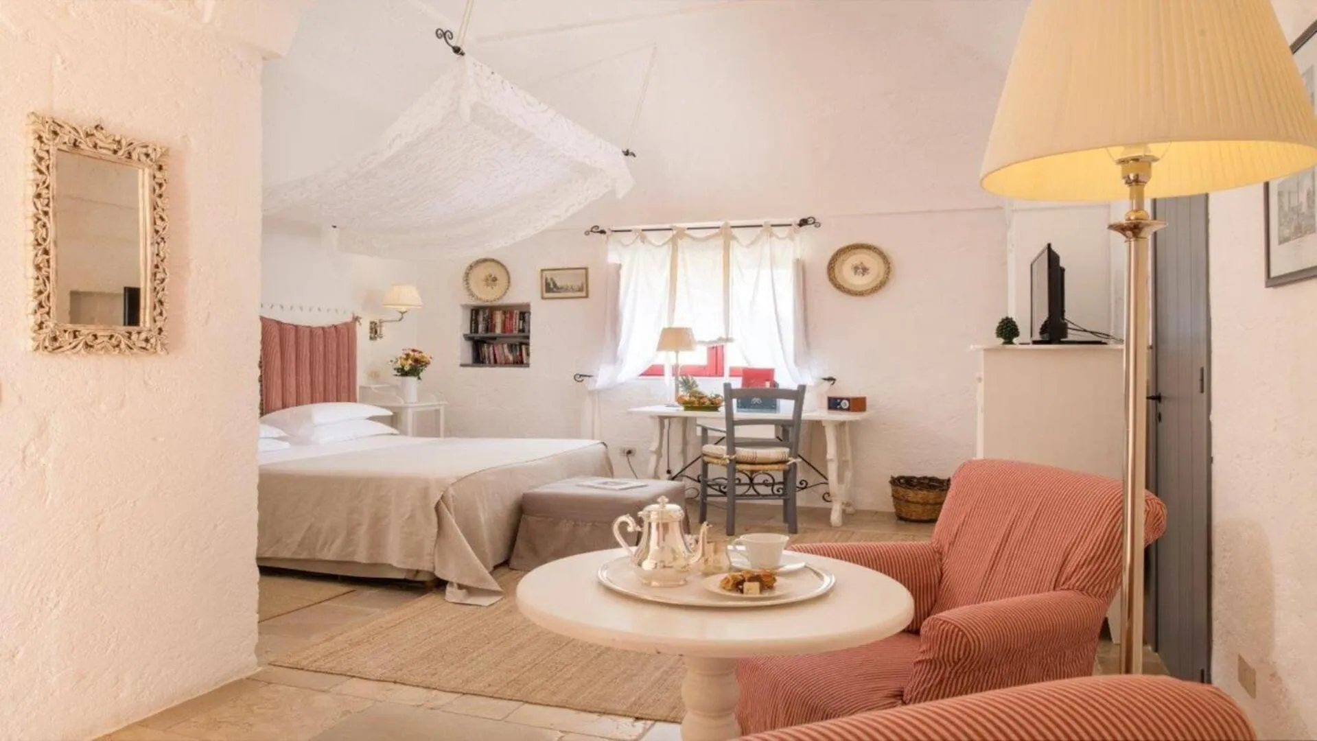 Photo of the whole room, Bed in Masseria Torre Coccaro