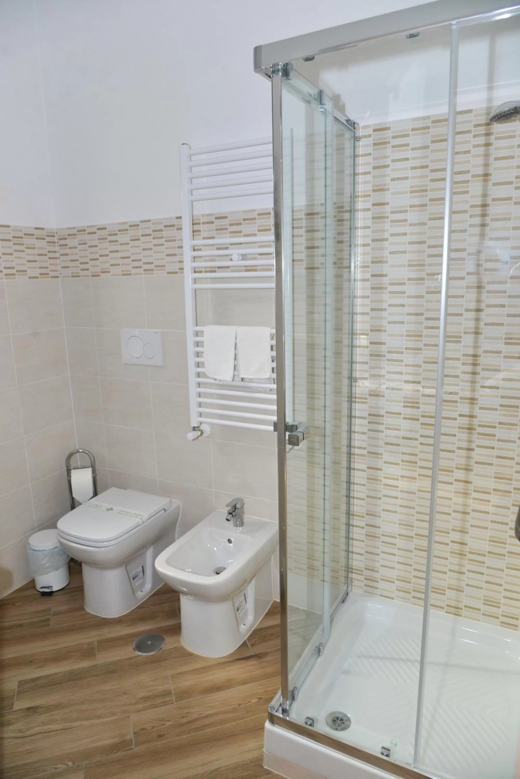 Shower, Bathroom in B&B MONDAY