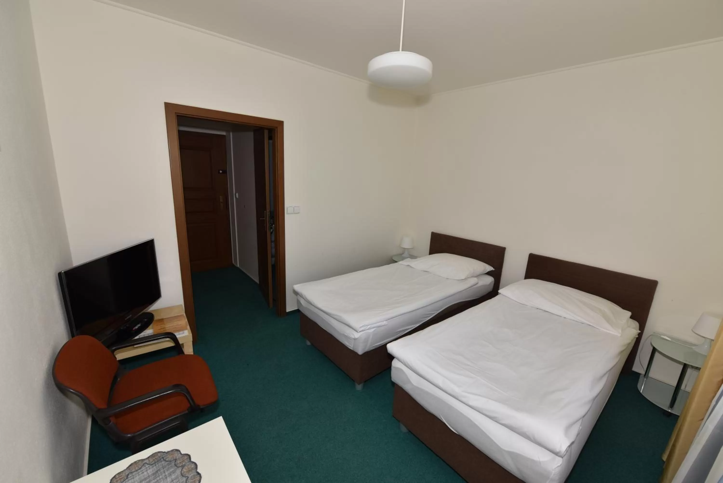 Shower, Bed in Hotel Trilobit