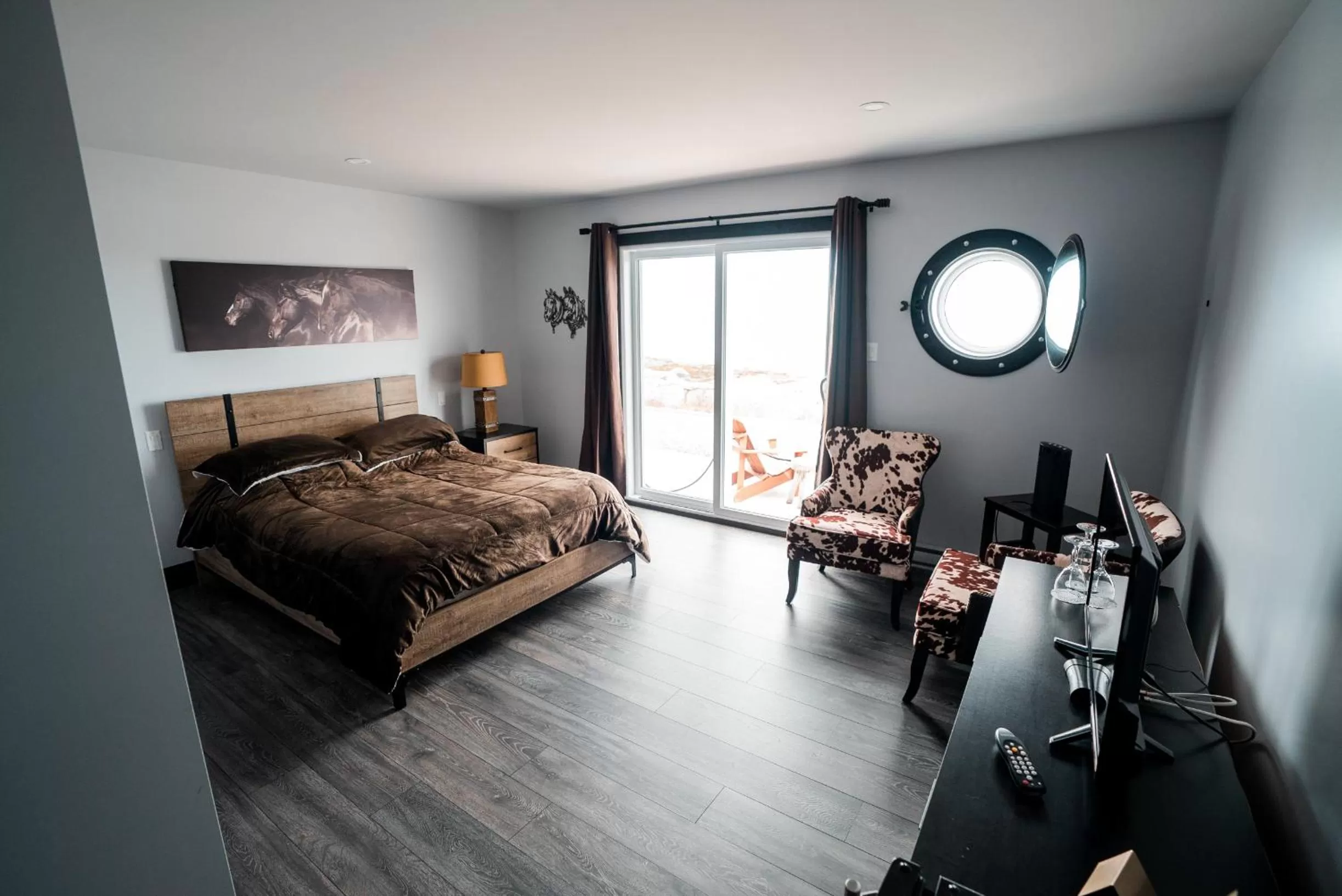 Photo of the whole room, Bed in Auberge du Vieux Faubourg