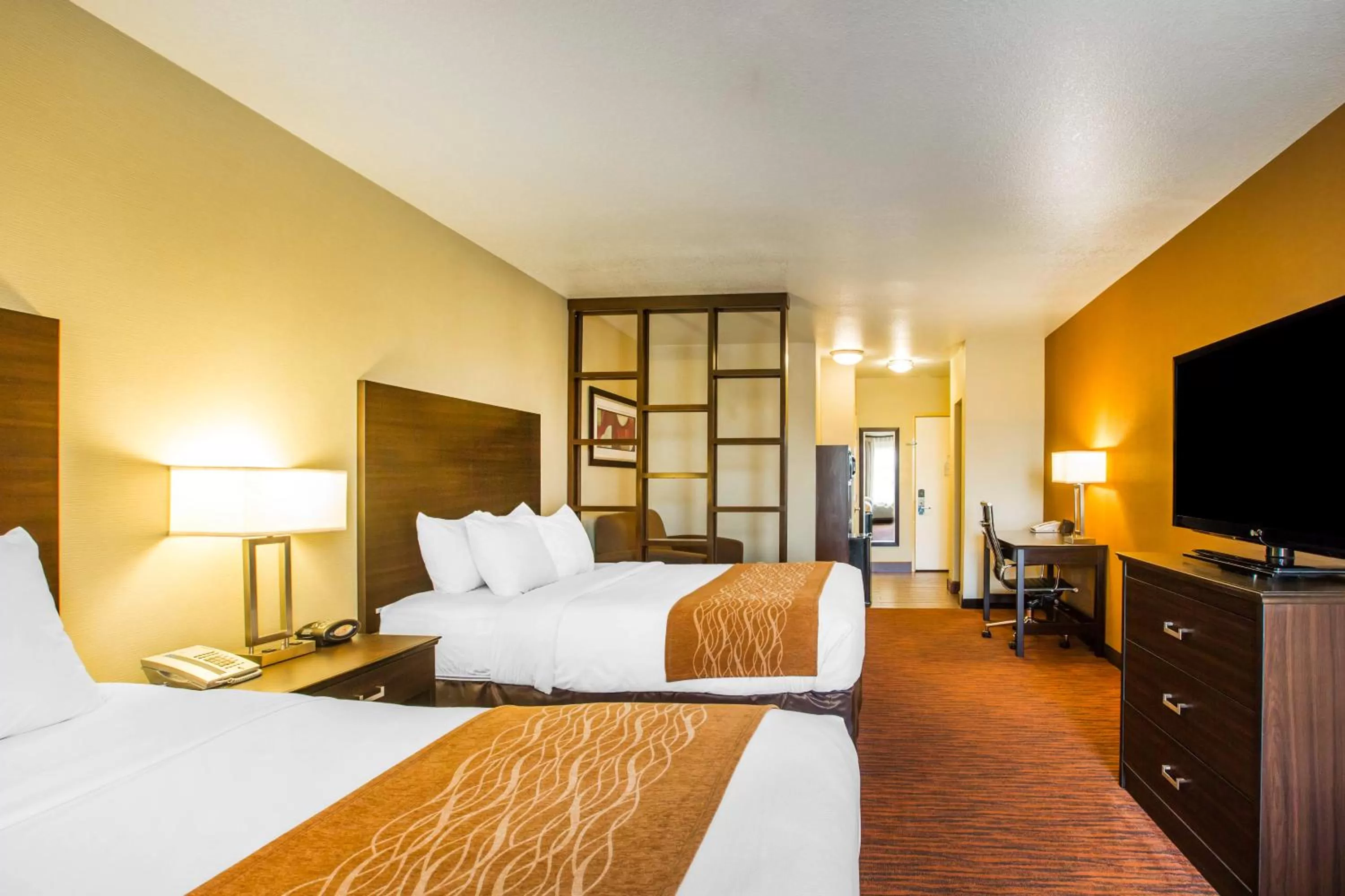 Queen Suite with Two Queen Beds - Accessible/Non-Smoking in Comfort Suites Clovis