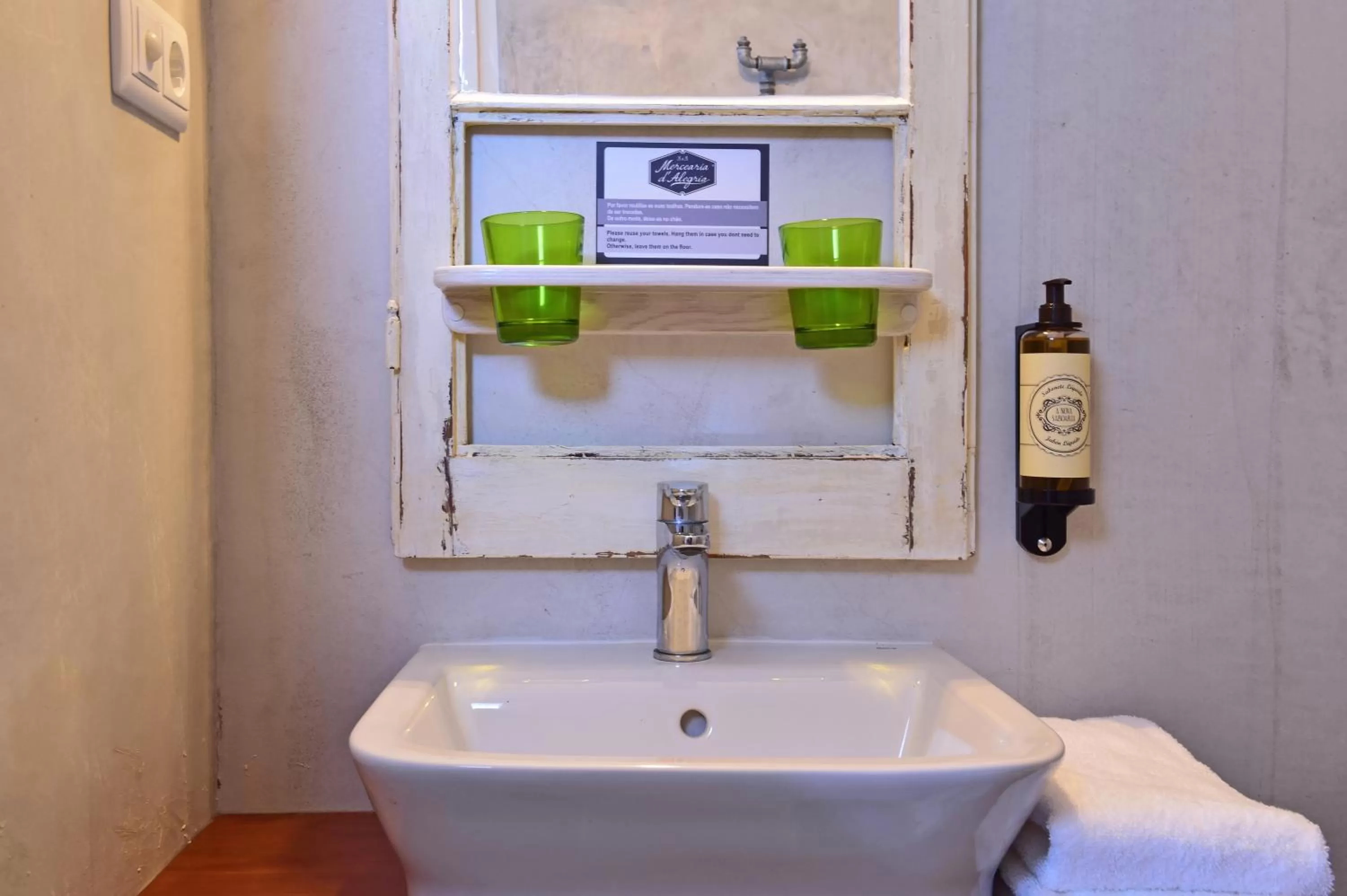 Bathroom in Mercearia D'Alegria Boutique B&B