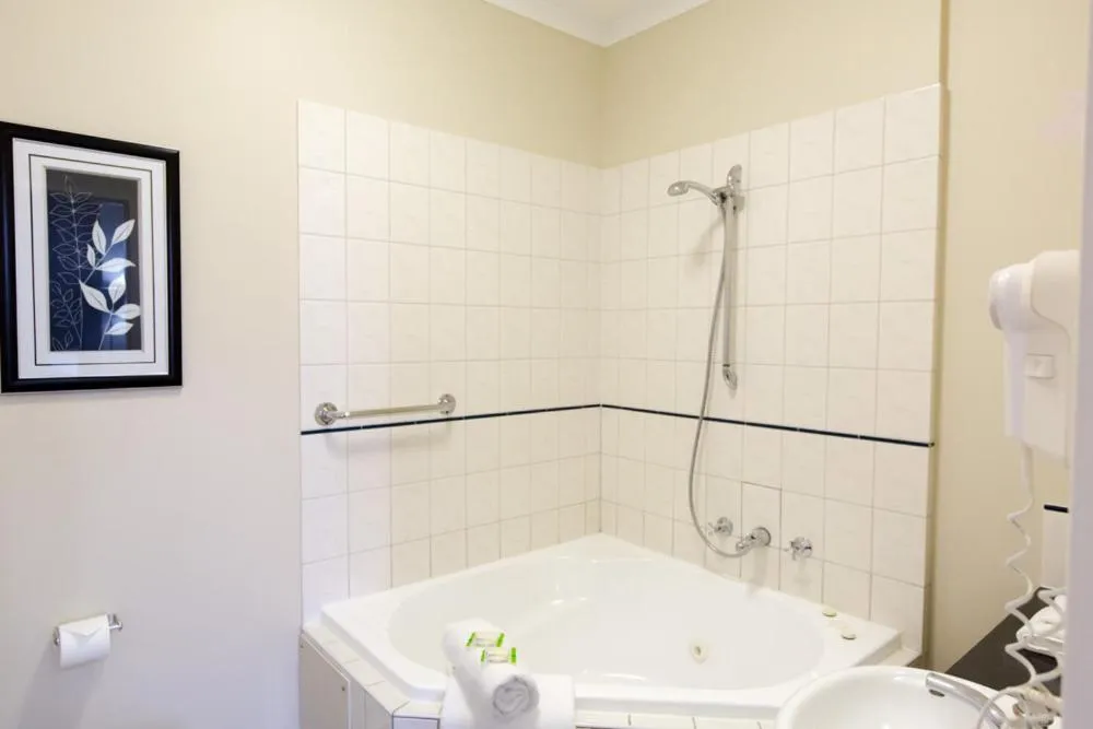 Bathroom in Barkly Motorlodge