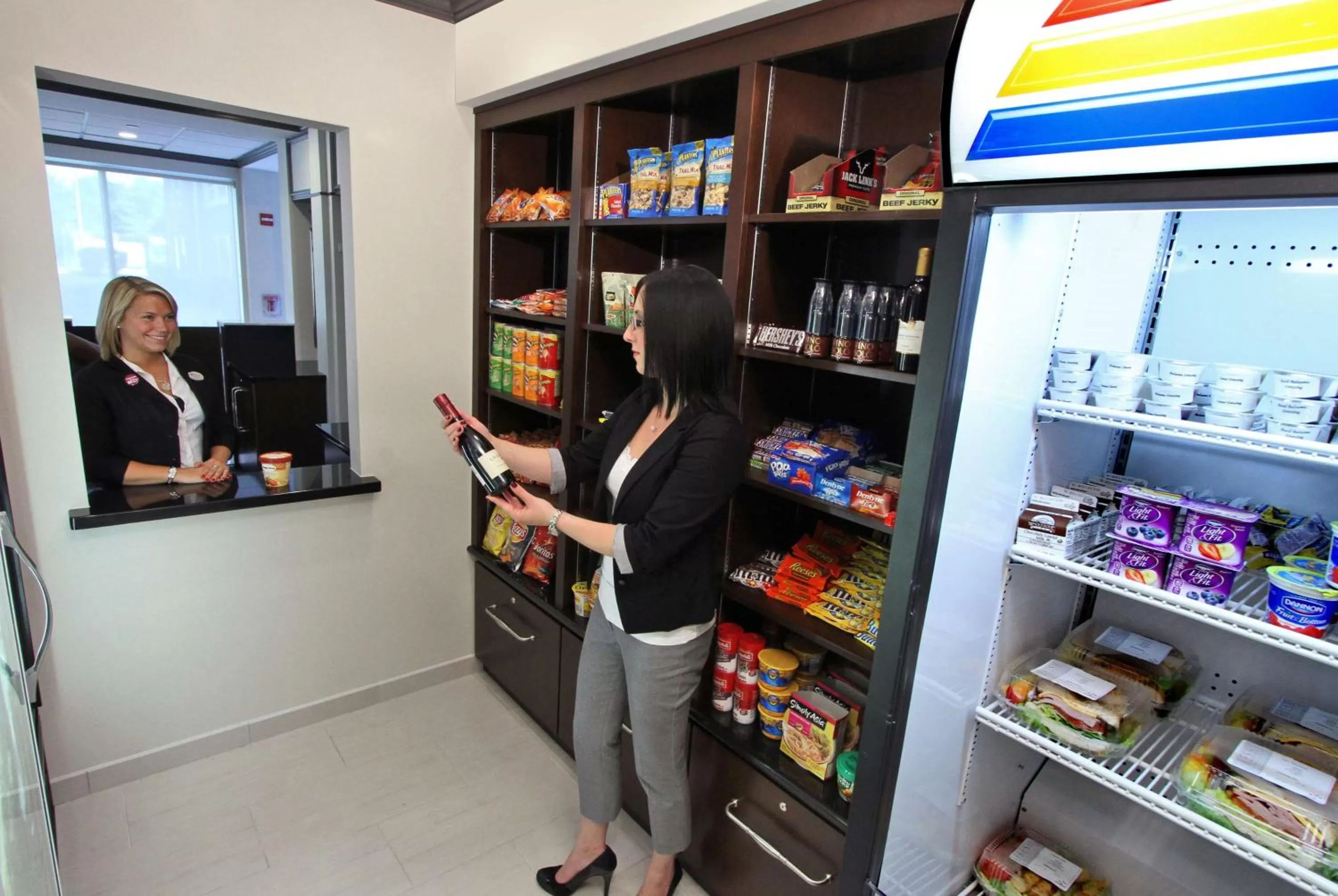 Restaurant/places to eat in Hilton Garden Inn Westbury