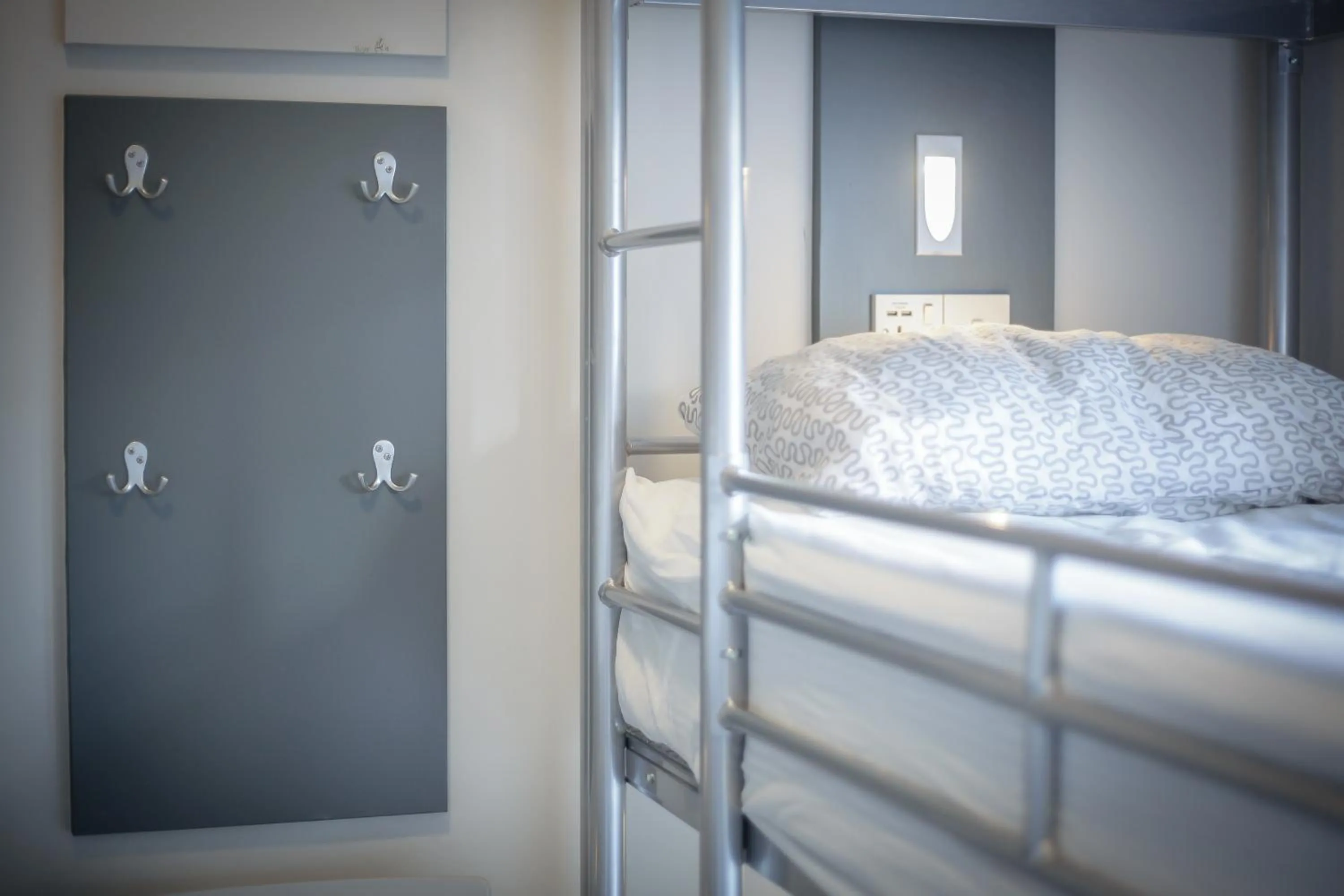 Bedroom, Bed in West End Hotel