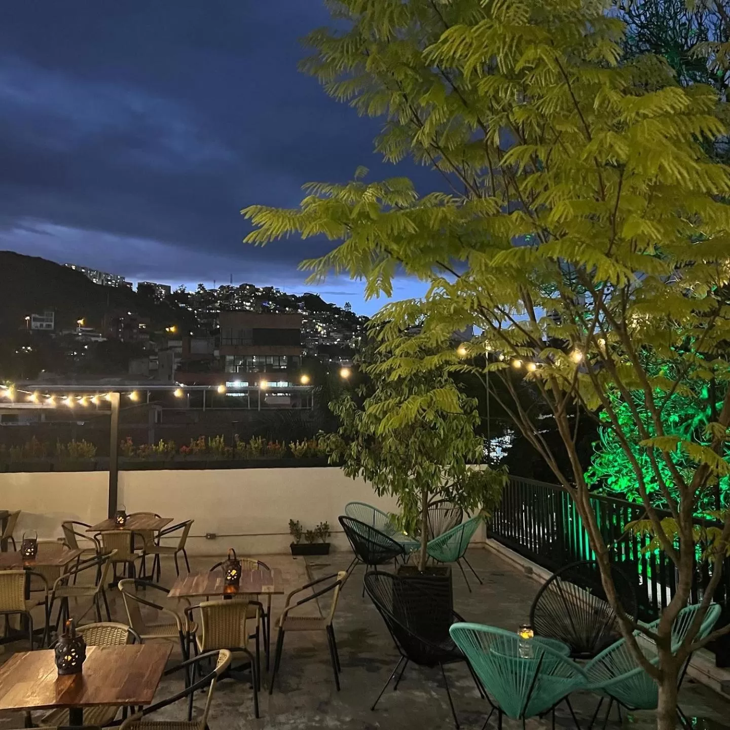 Restaurant/places to eat in HOTEL 9.5 SAN FERNANDO