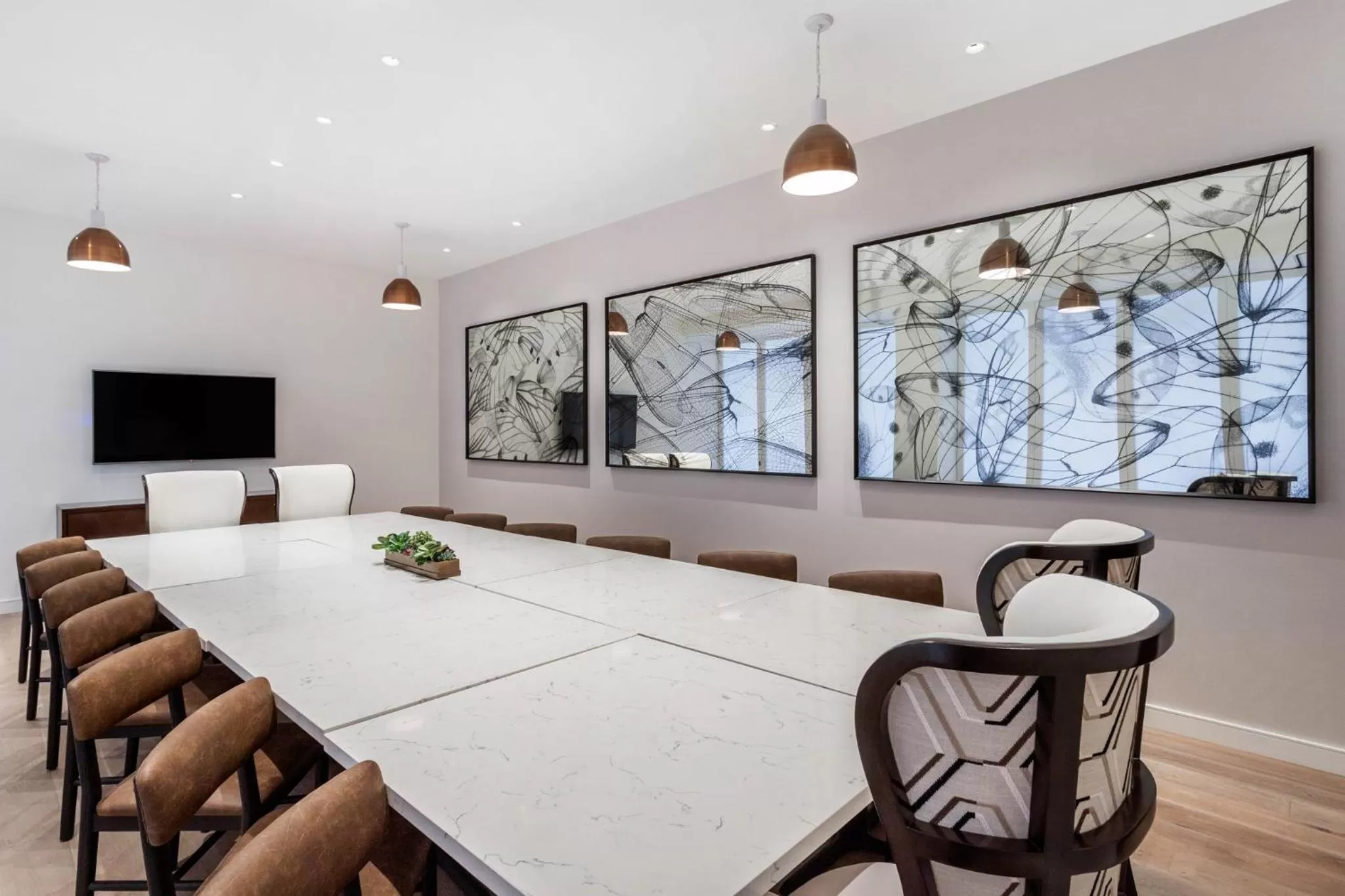 Lounge or bar in Omni Houston Hotel