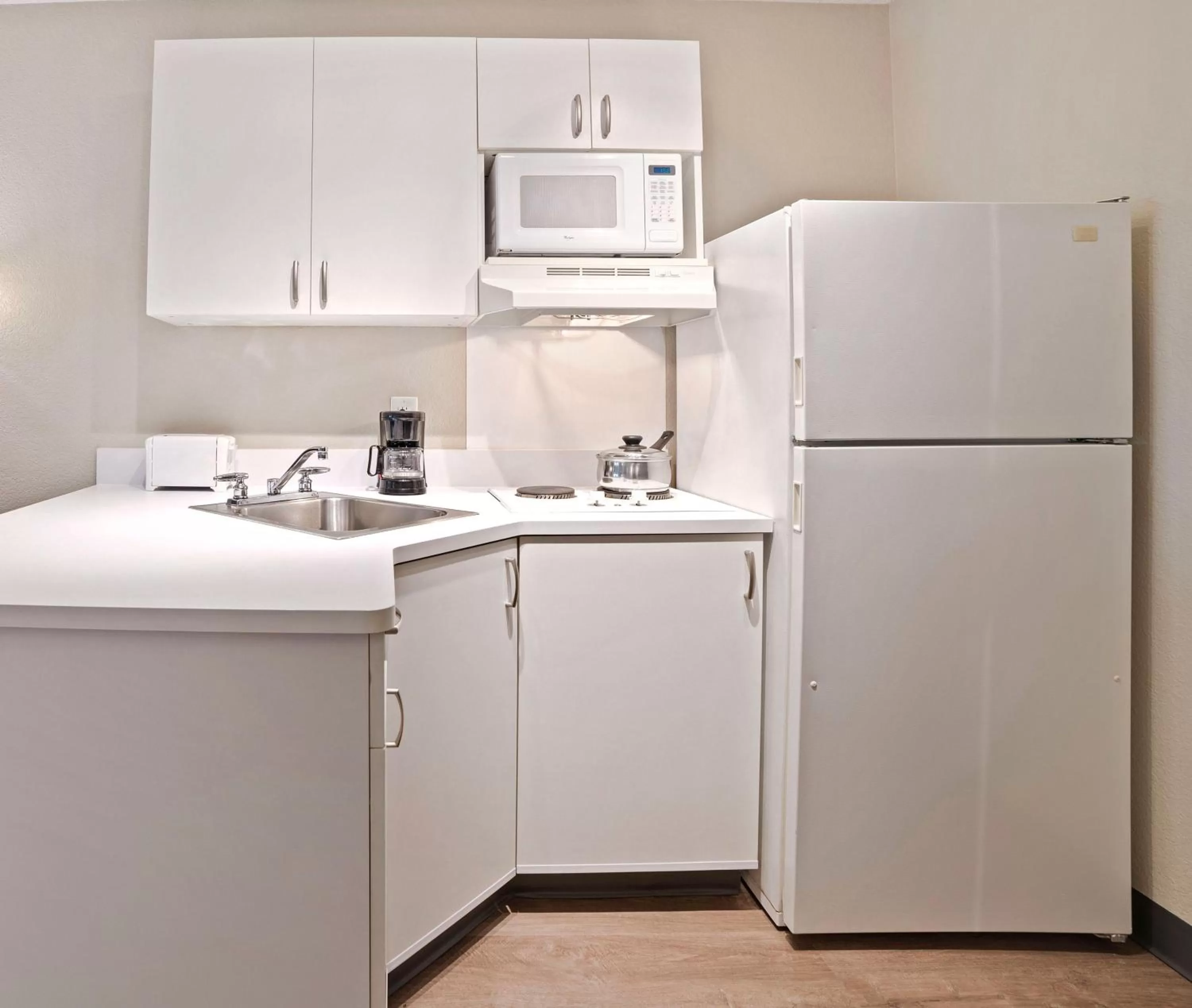 Kitchen or kitchenette in Extended Stay America Select Suites - Dallas - Lewisville