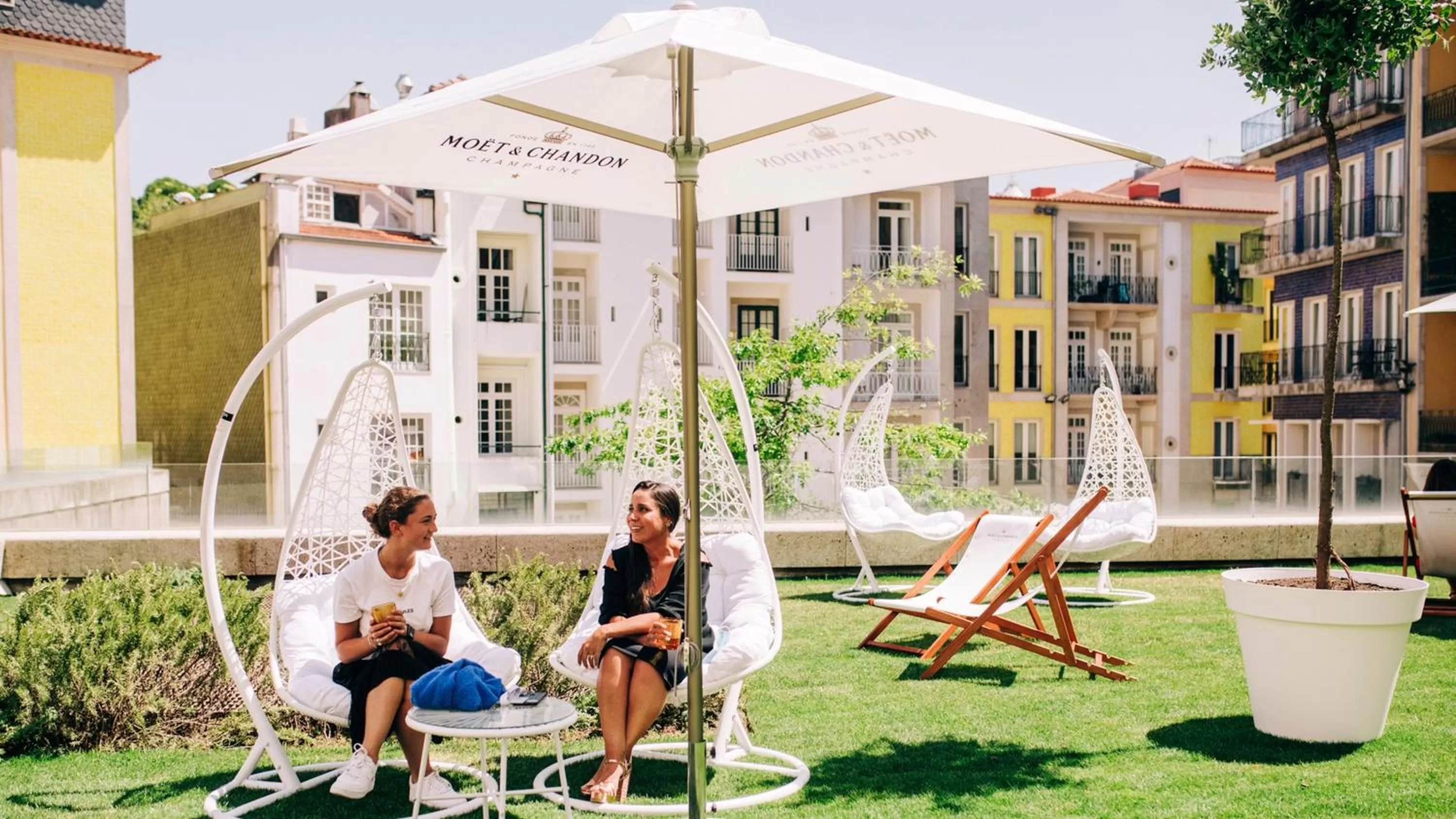 Lounge or bar in InterContinental Porto - Palacio das Cardosas by IHG