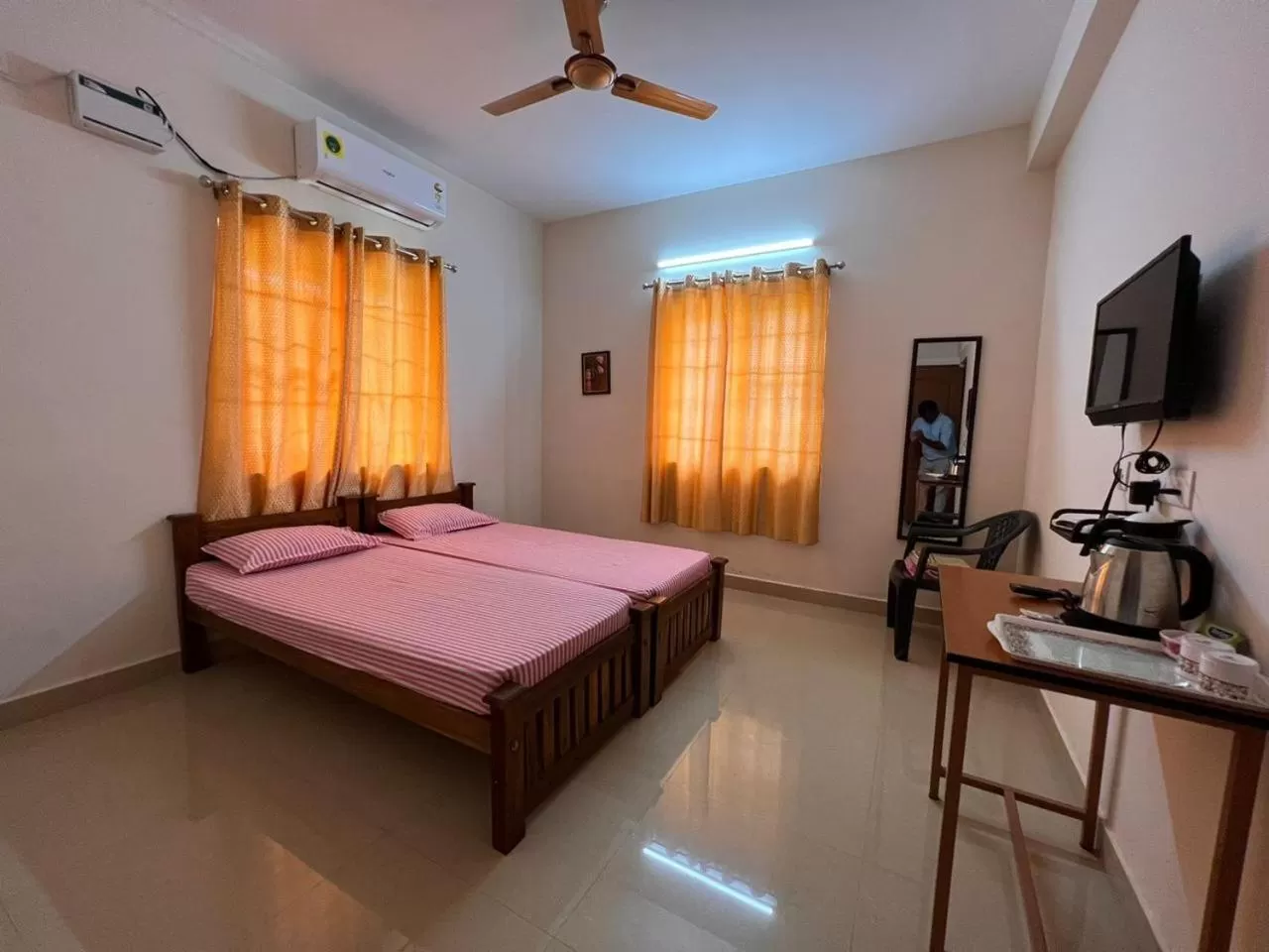 Bedroom, Bed in Shantham Service Apartments, Kinathukadavu, Coimbatore