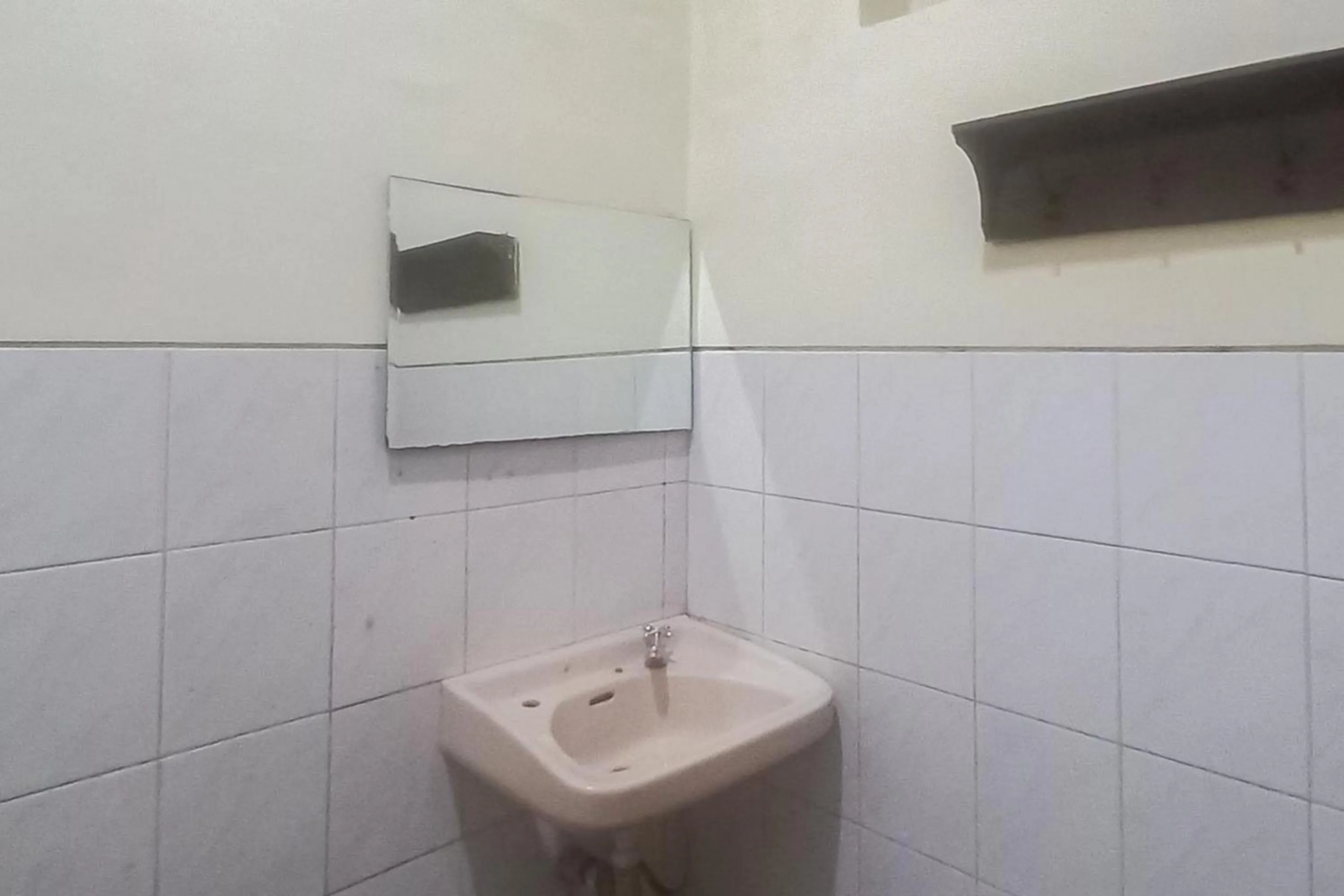 Bathroom in Hotel Malang near Alun Alun Malang RedPartner