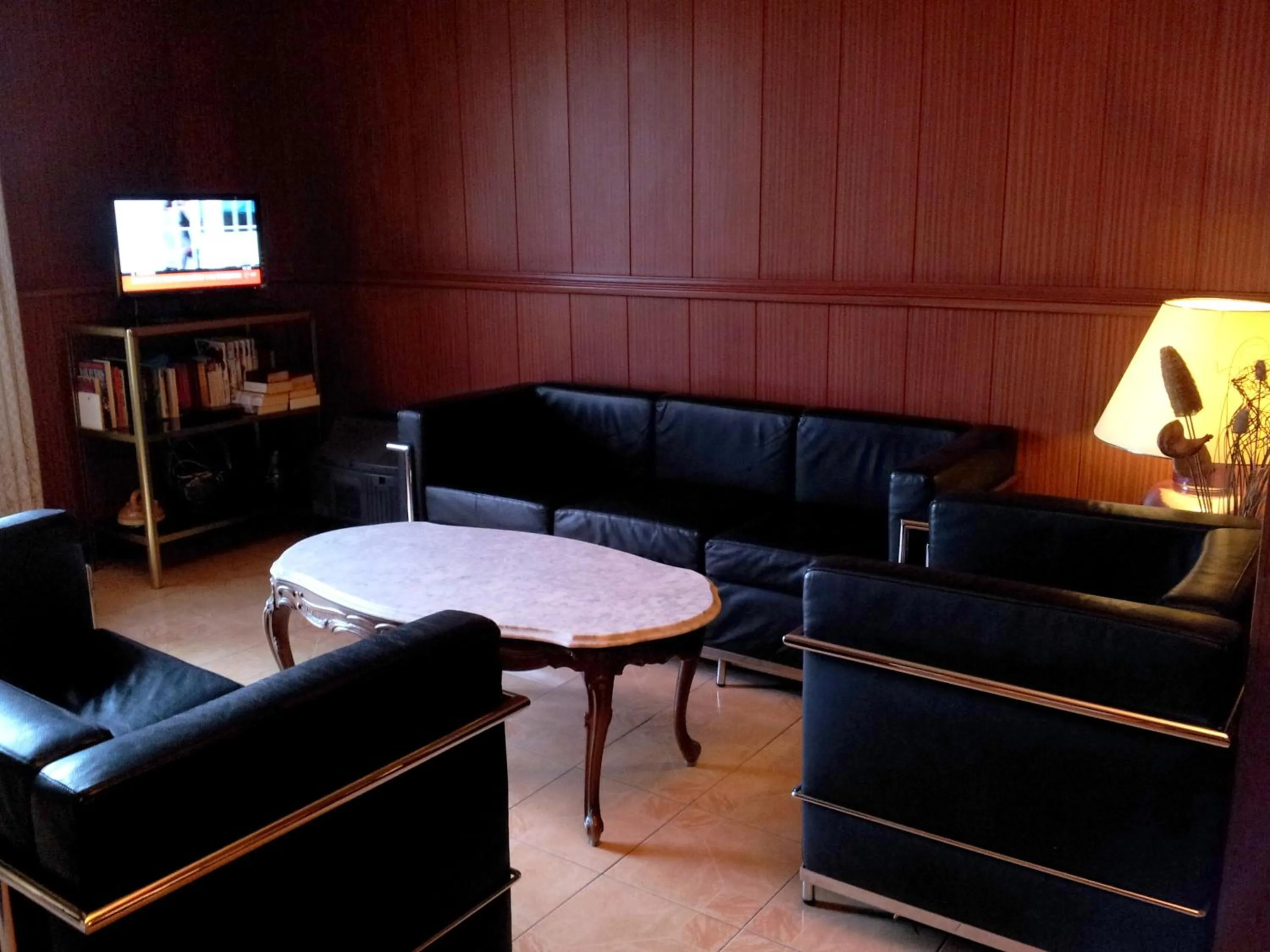 Communal lounge/ TV room in Hotel Toledano Ramblas