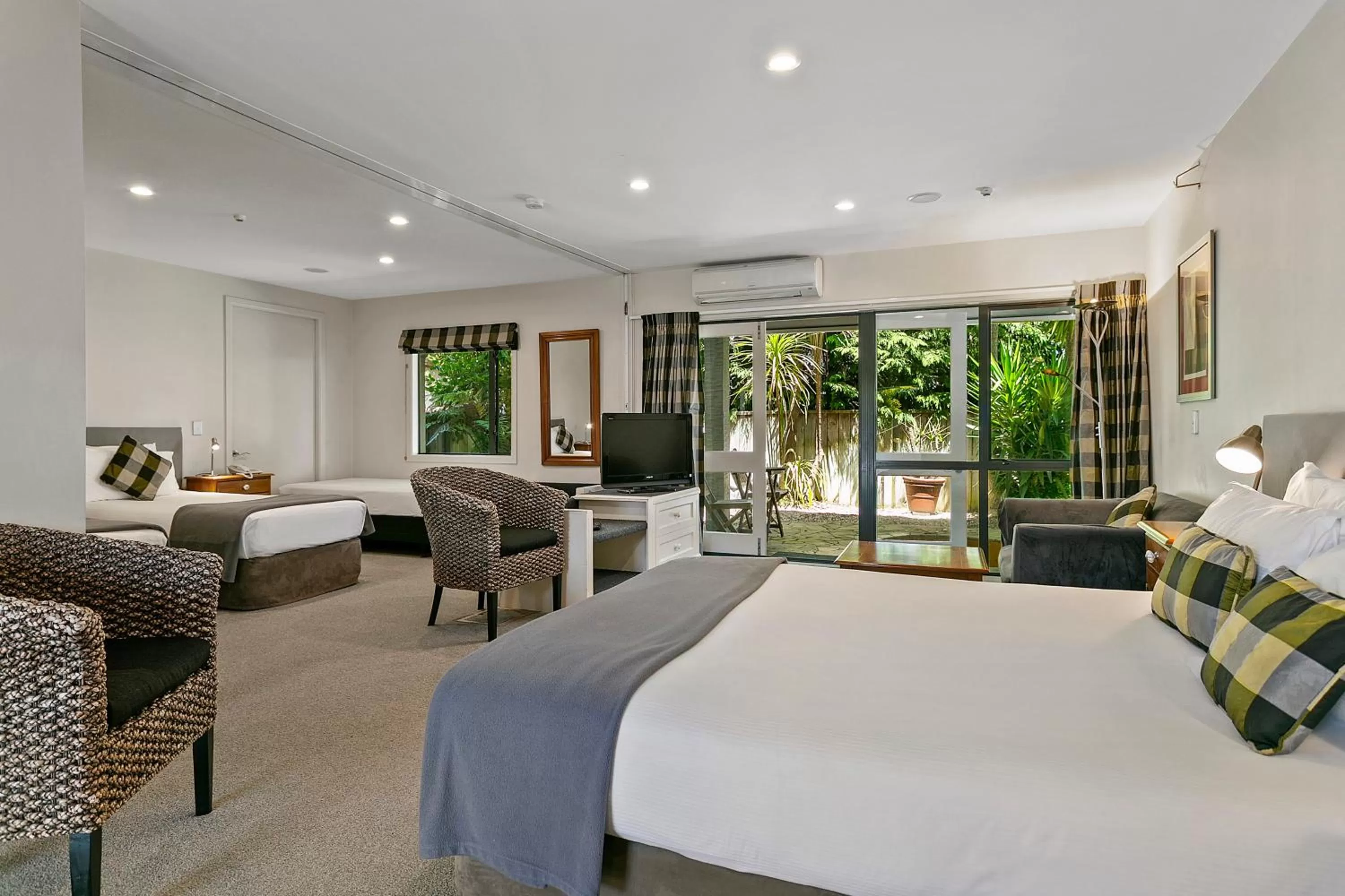 Decorative detail, Bed in Baycrest Thermal Lodge
