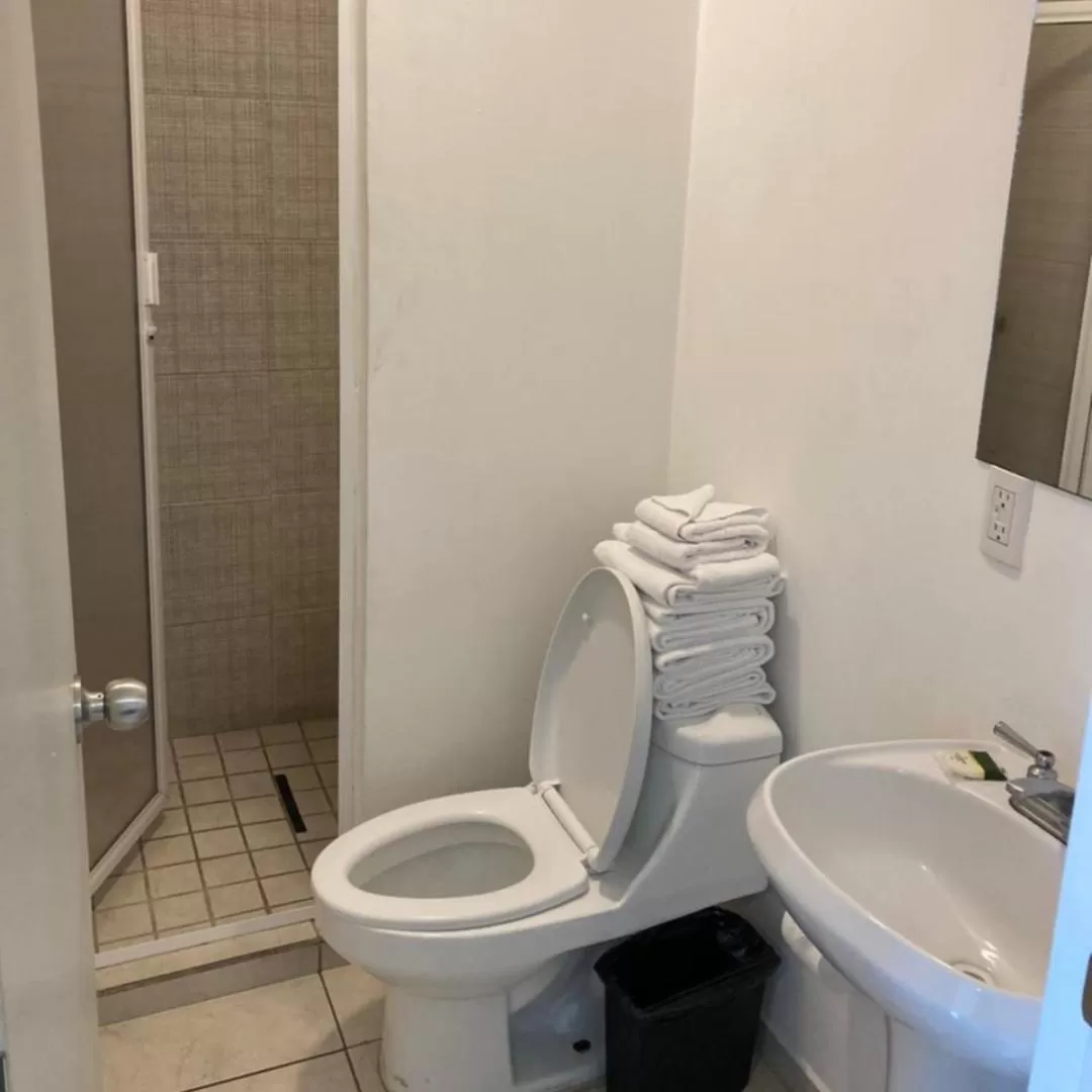 Bathroom in Container Inn Hotel Aeropuerto