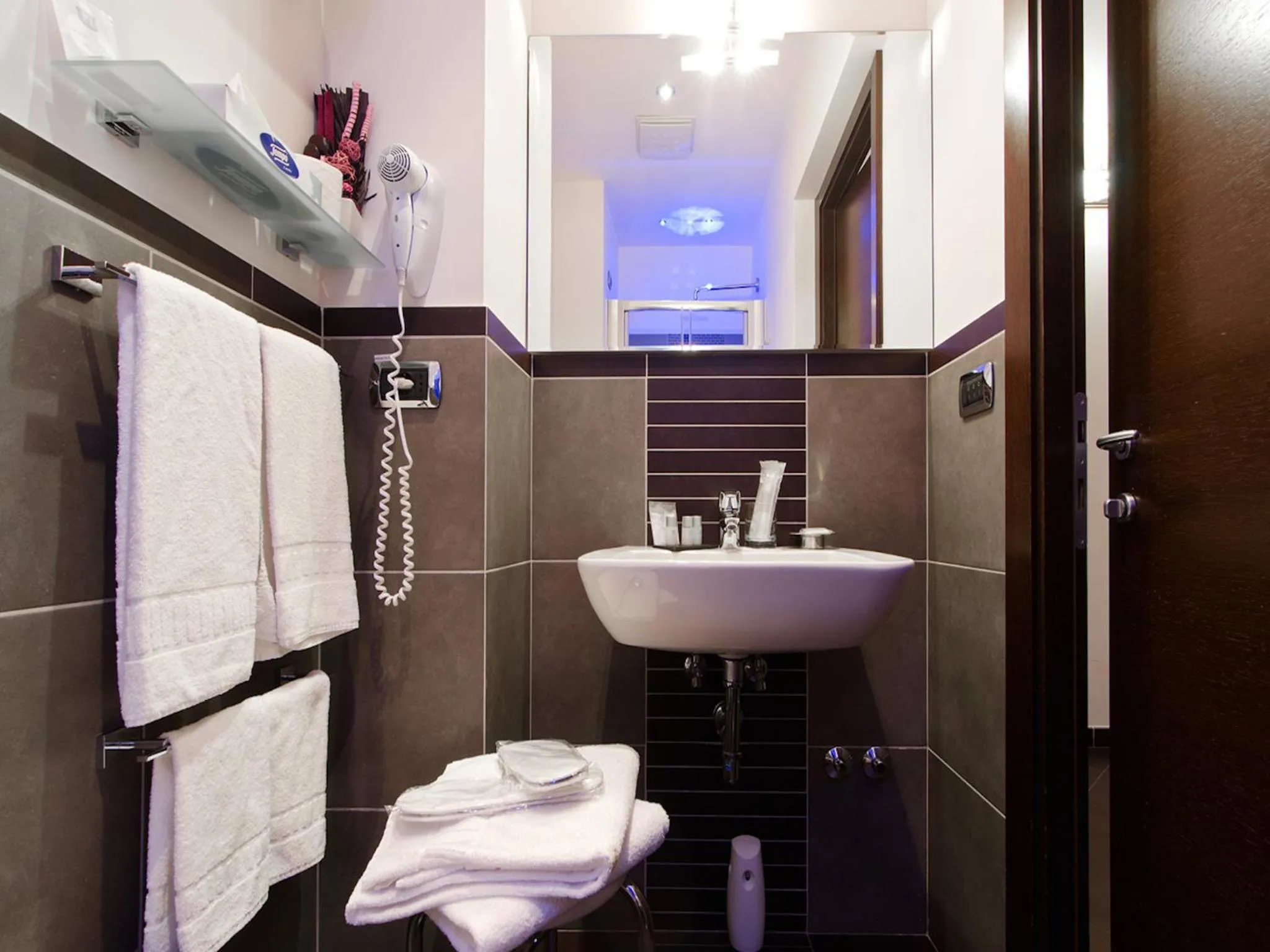 Bathroom in Cenci Bed & Breakfast Fontana di Trevi