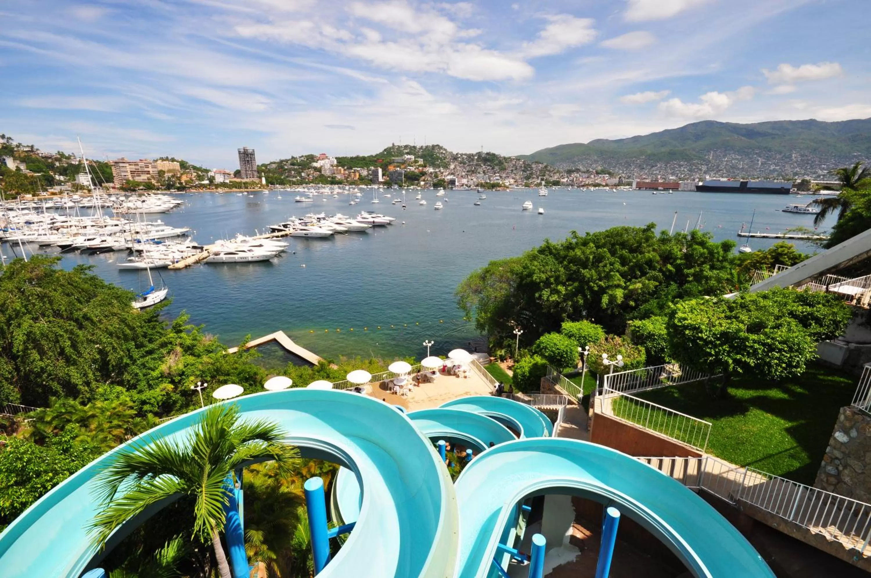 Aqua park in Alba Suites Acapulco