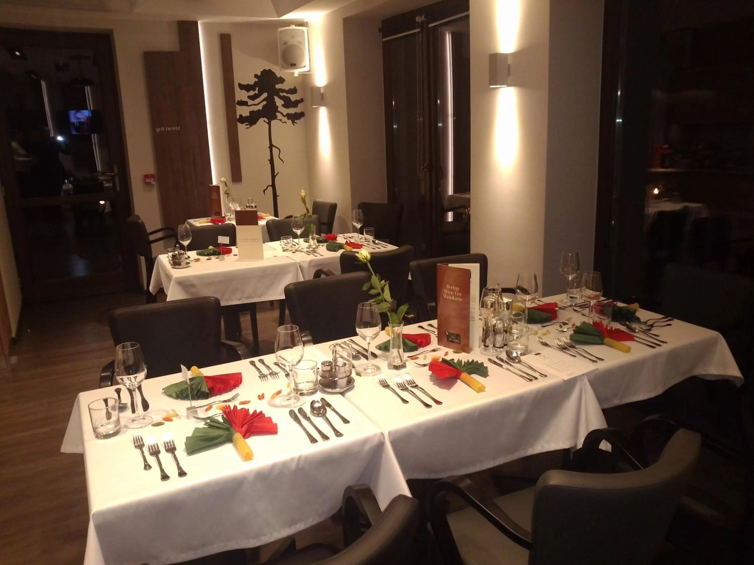 Restaurant/places to eat in Hotel Therapia