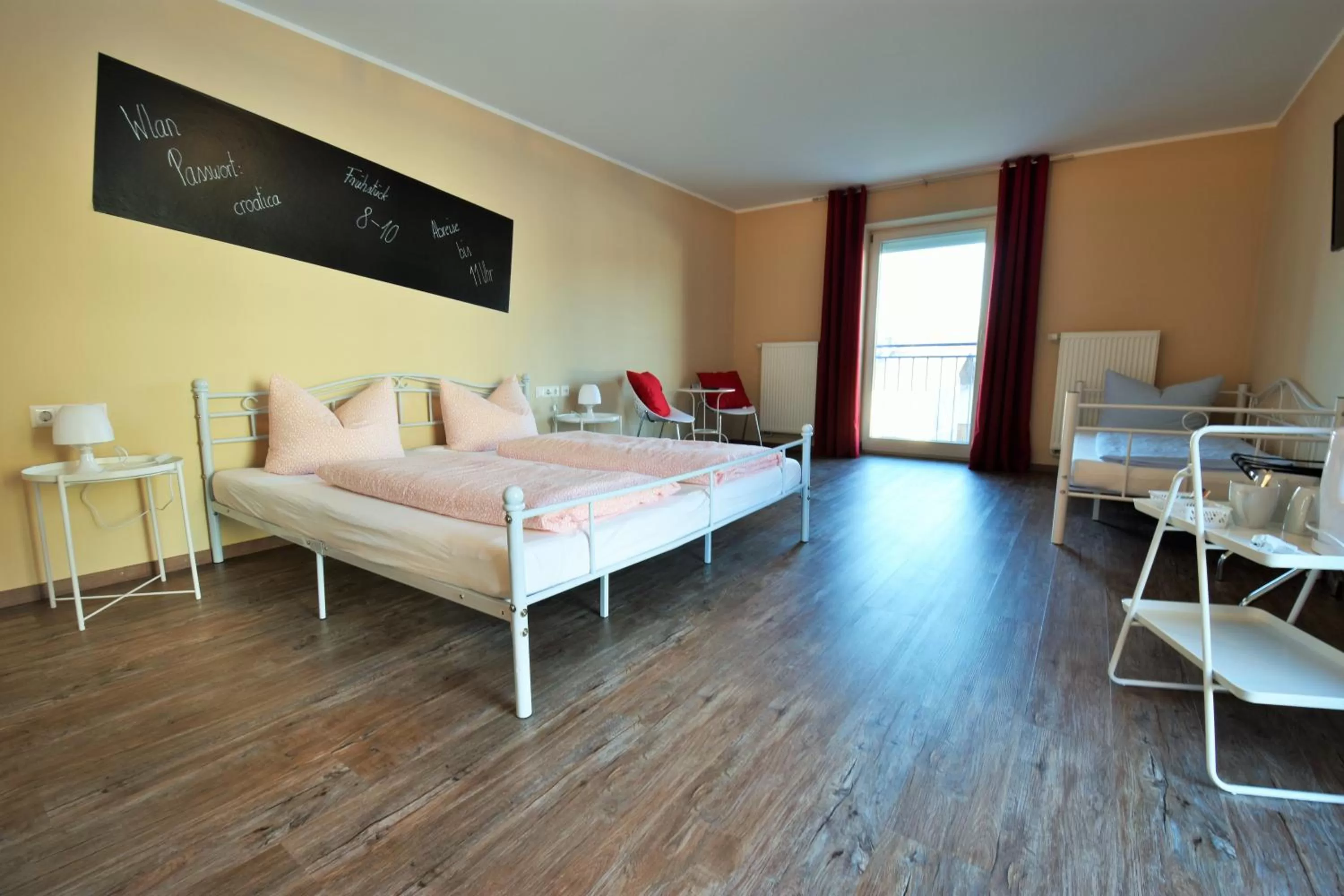 Decorative detail, Bed in Motel Füssen im Allgäu