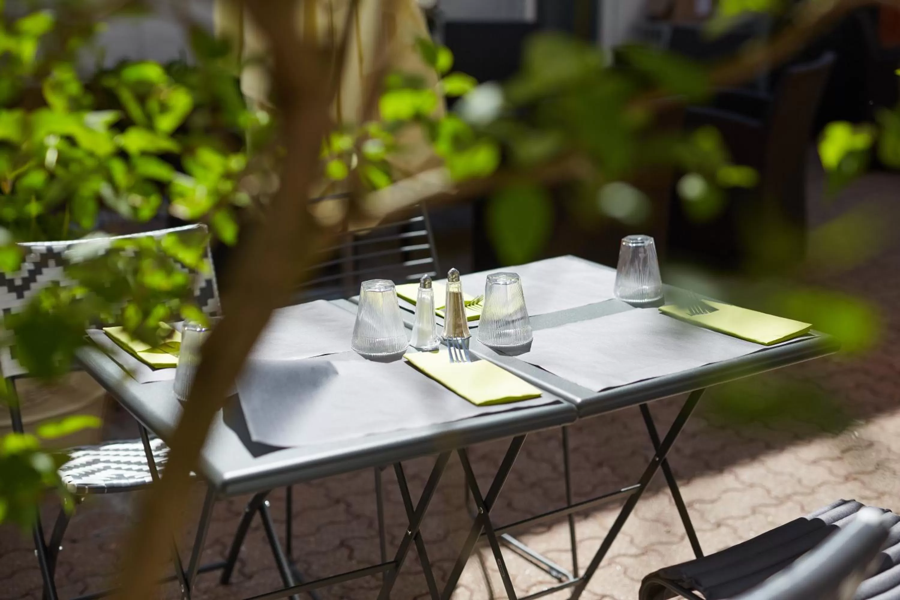 Restaurant/places to eat in The Originals Boutique, Hôtel La Colonne de Bronze, Saint-Valéry-sur-Somme