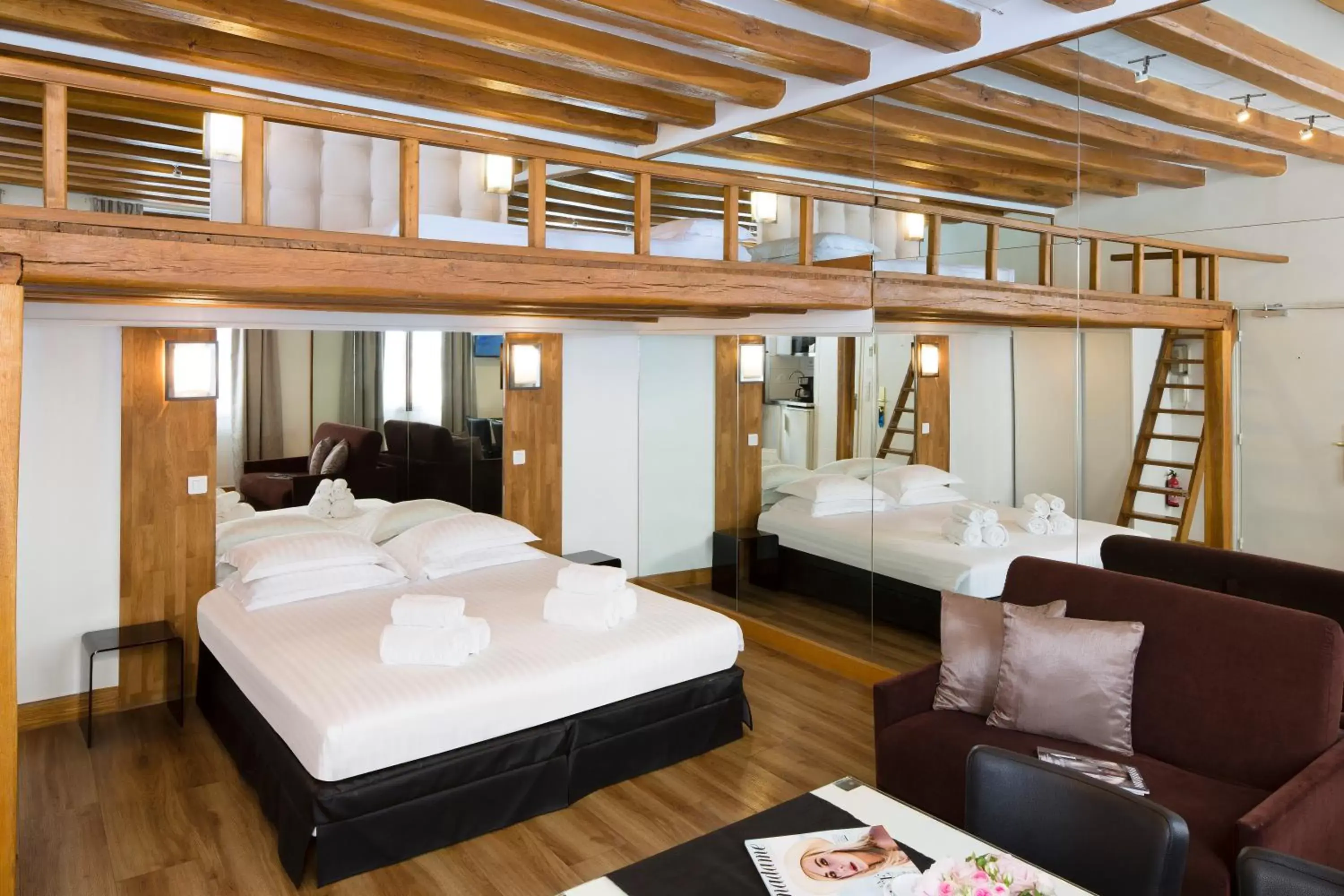 Family Room in Hôtel du Lion d'Or Louvre Family Room in Hôtel du Lion d'Or Louvre