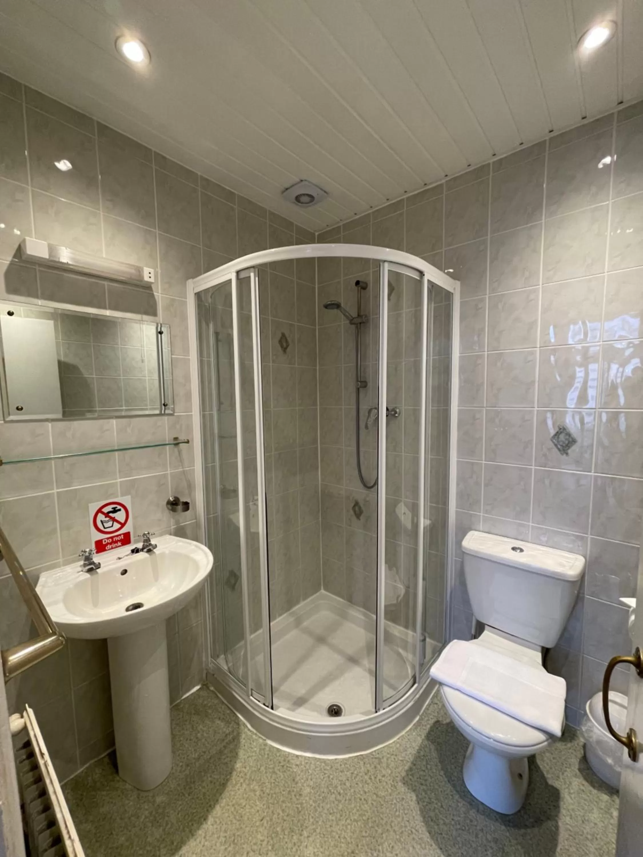 Shower, Bathroom in The Silver How