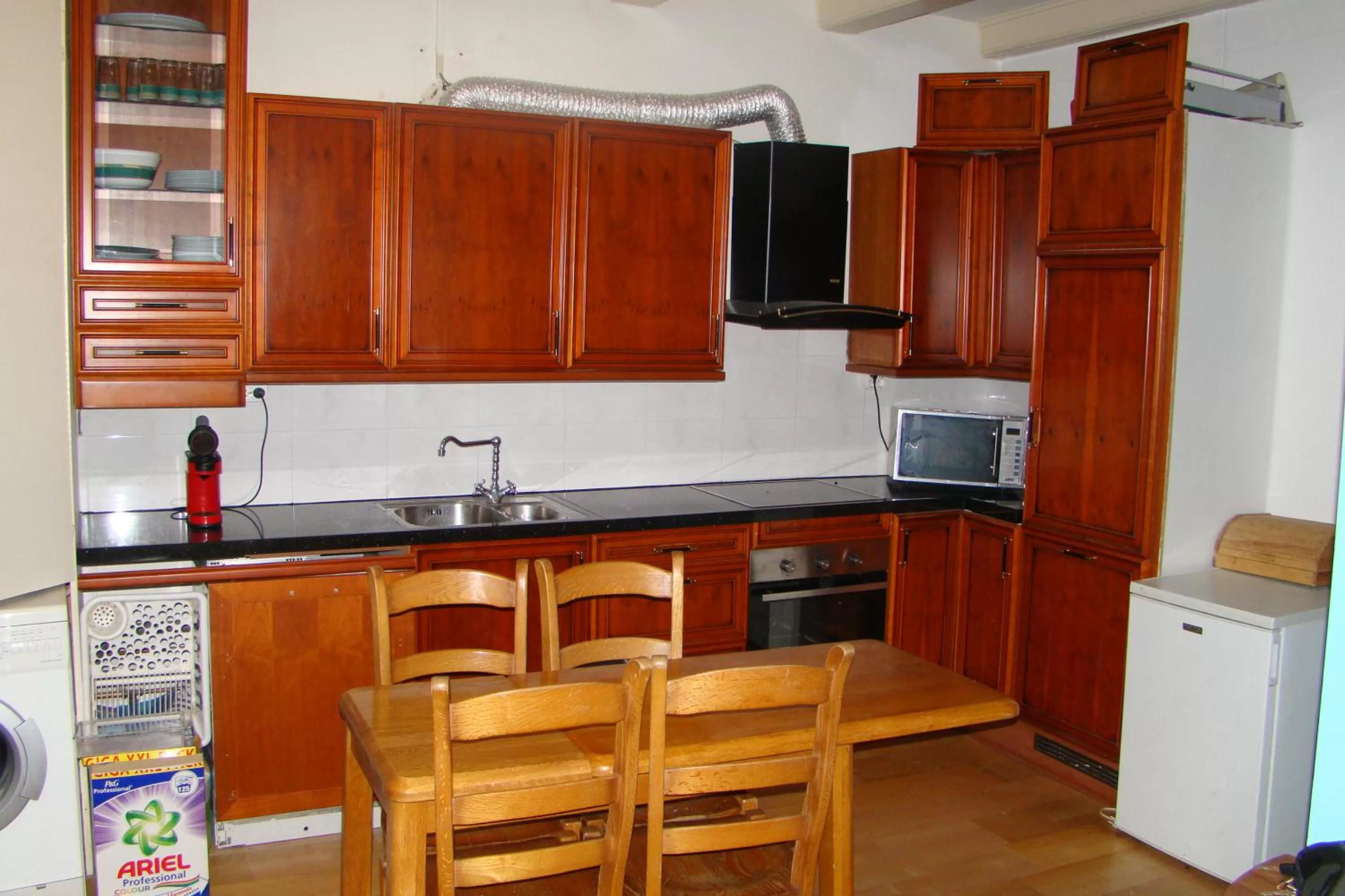 Kitchen/Kitchenette in Amsterhouse B&B