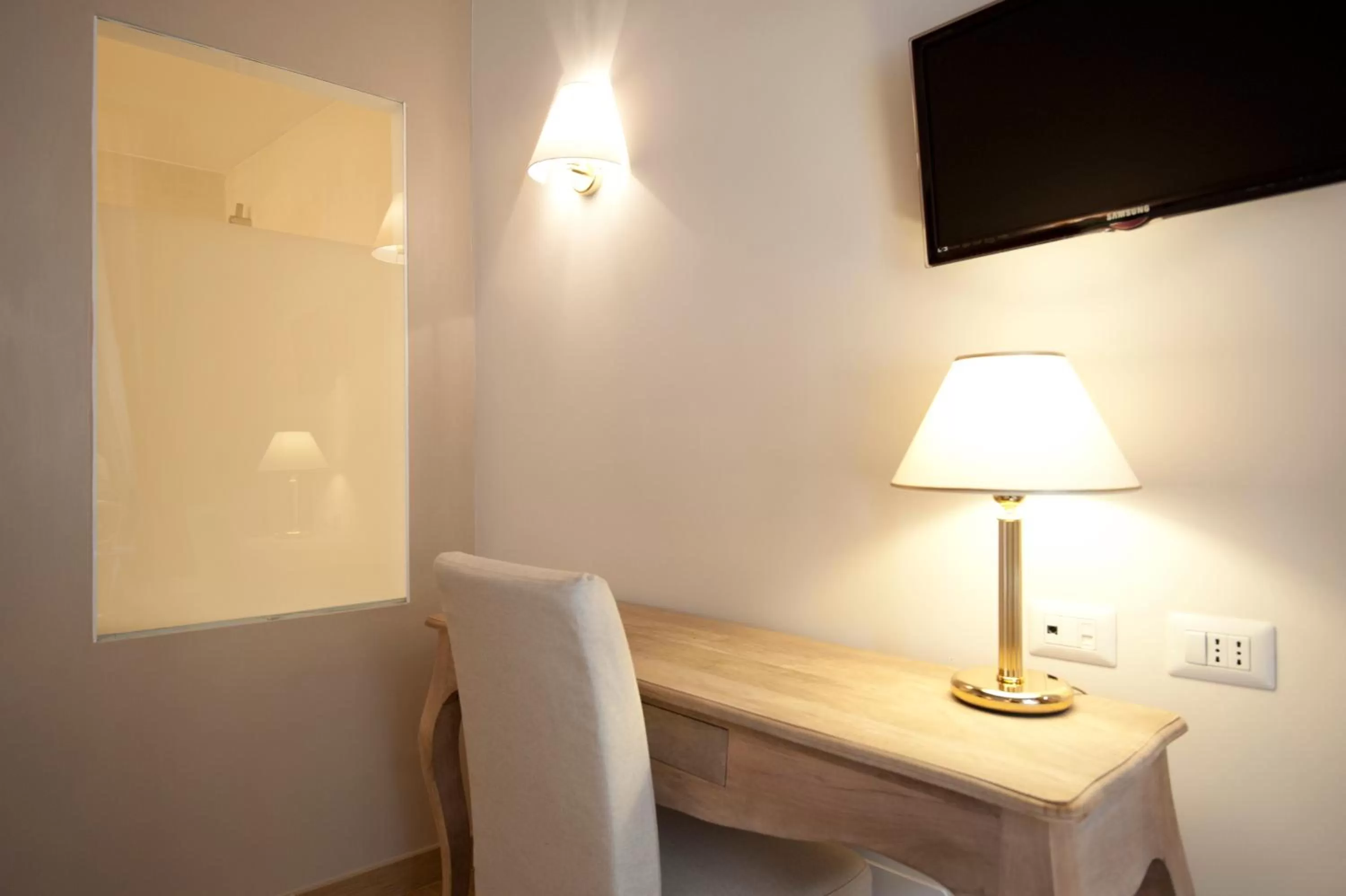 Decorative detail in Little Queen Suite