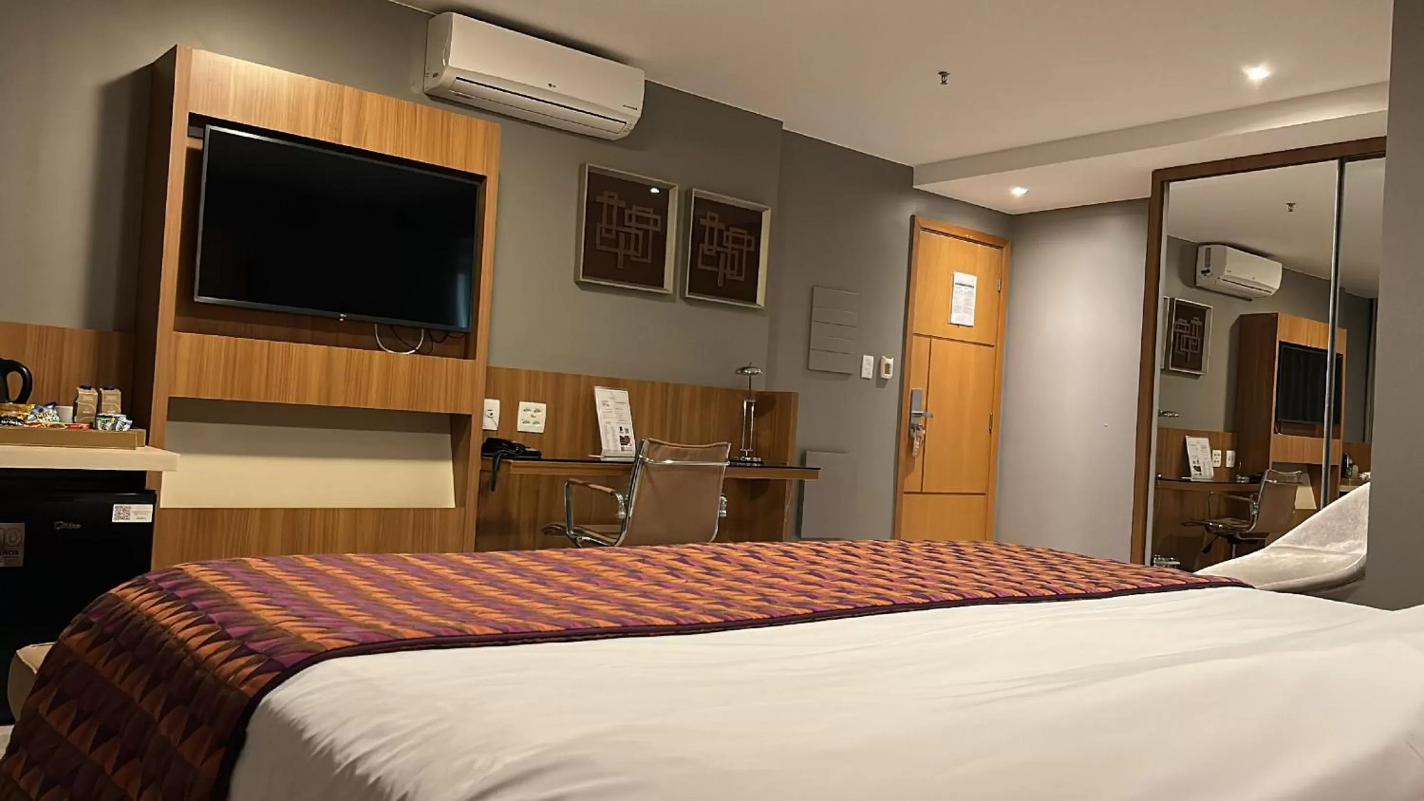 TV and multimedia, Bed in Jade Hotel Brasília