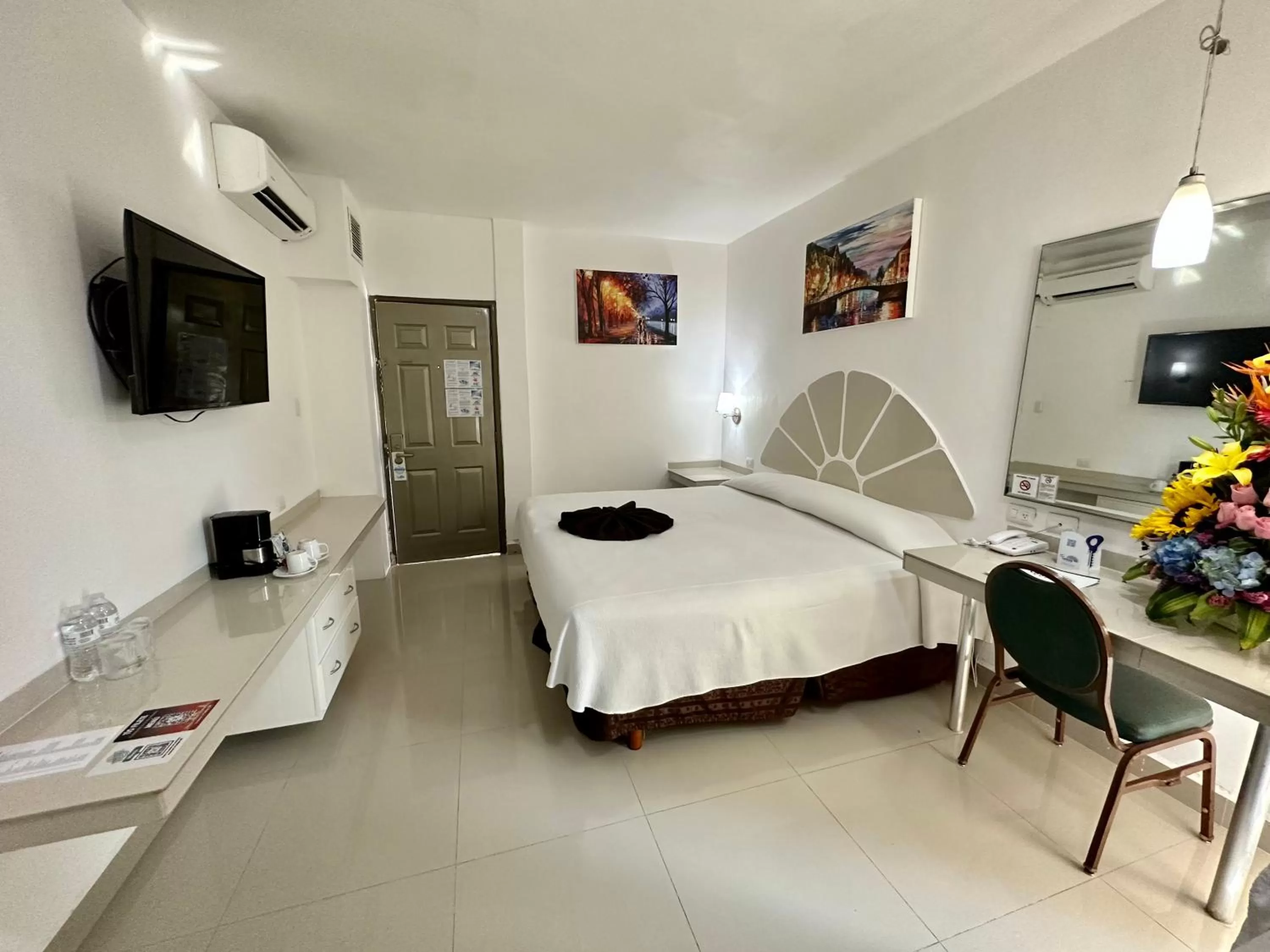 Photo of the whole room, Bed in Hotel Plaza Caribe