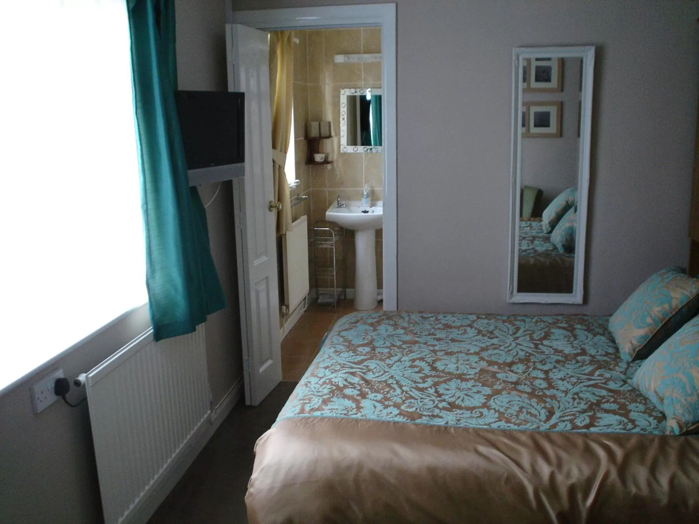 Bed in Rosedene Guest House