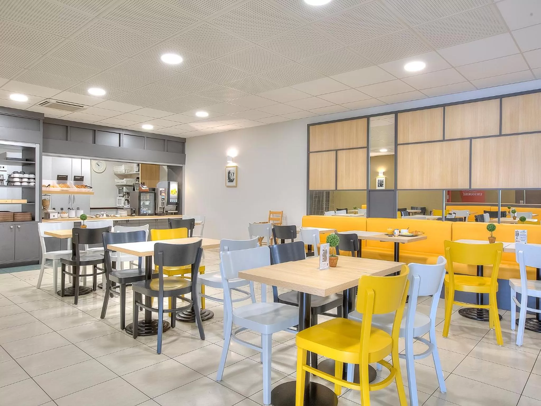 Lobby or reception in B&B HOTEL Villeneuve Loubet Village