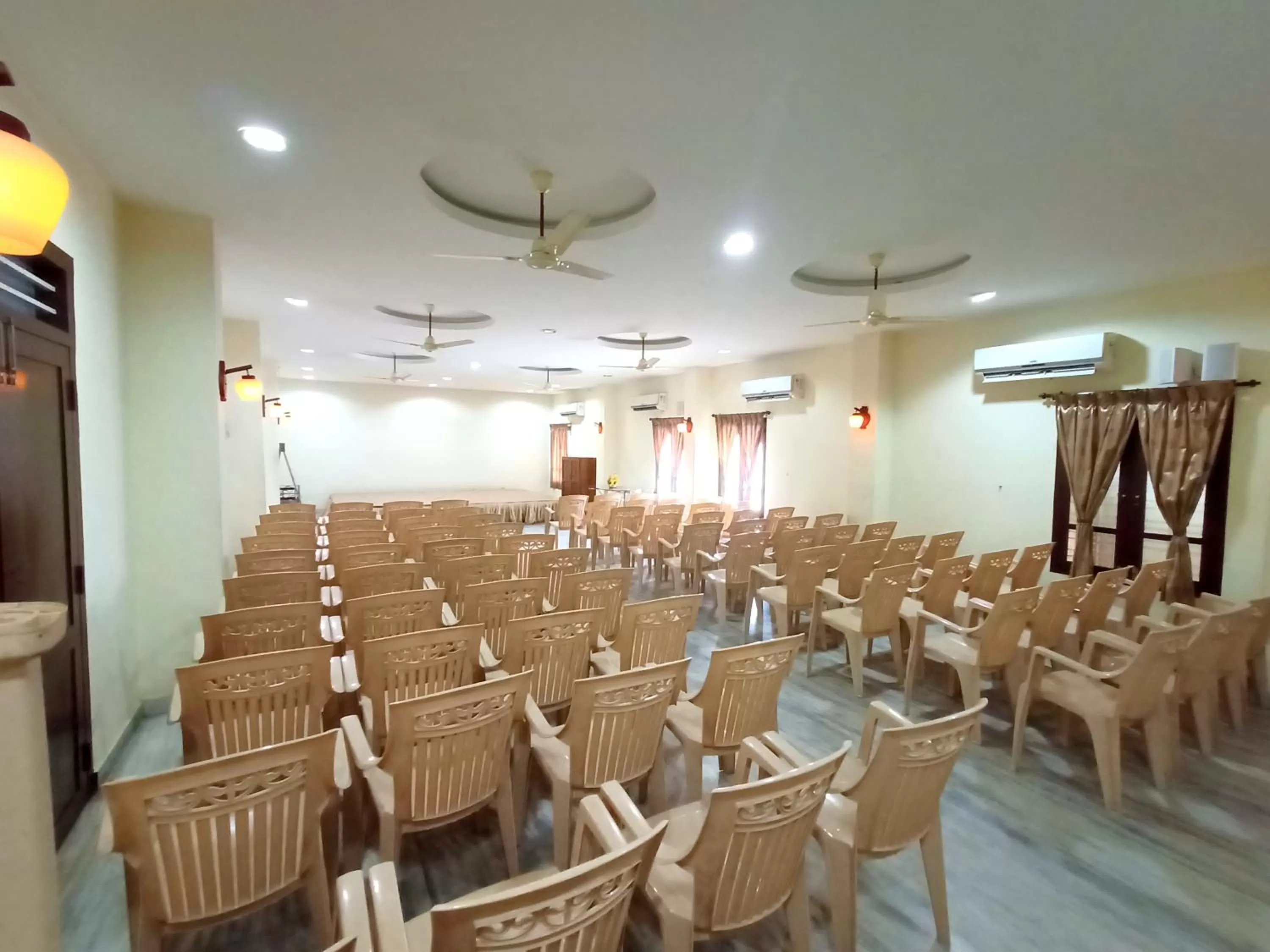 Meeting/conference room in SGS Lodgings International