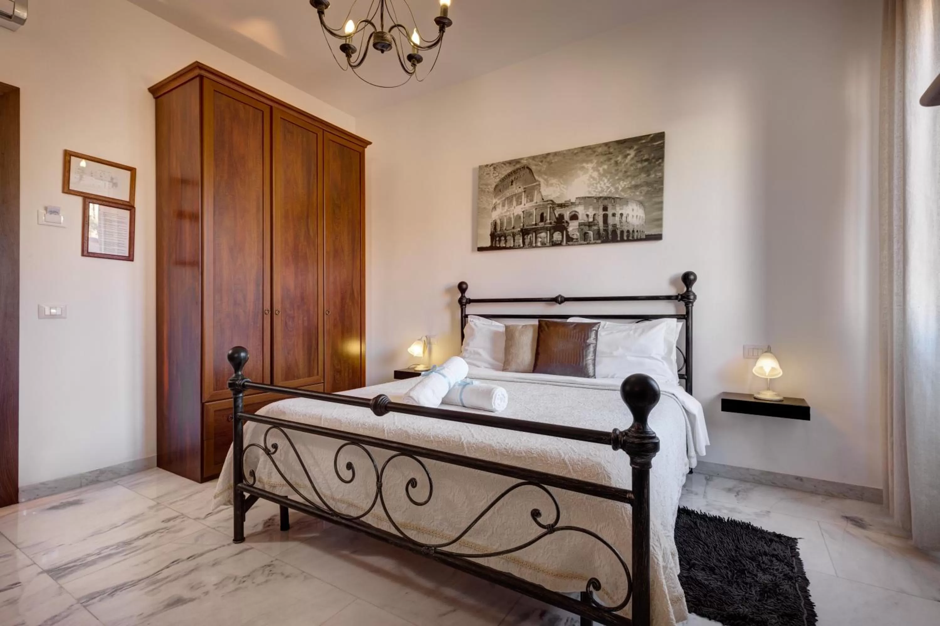 Decorative detail, Bed in Little Rhome Suites