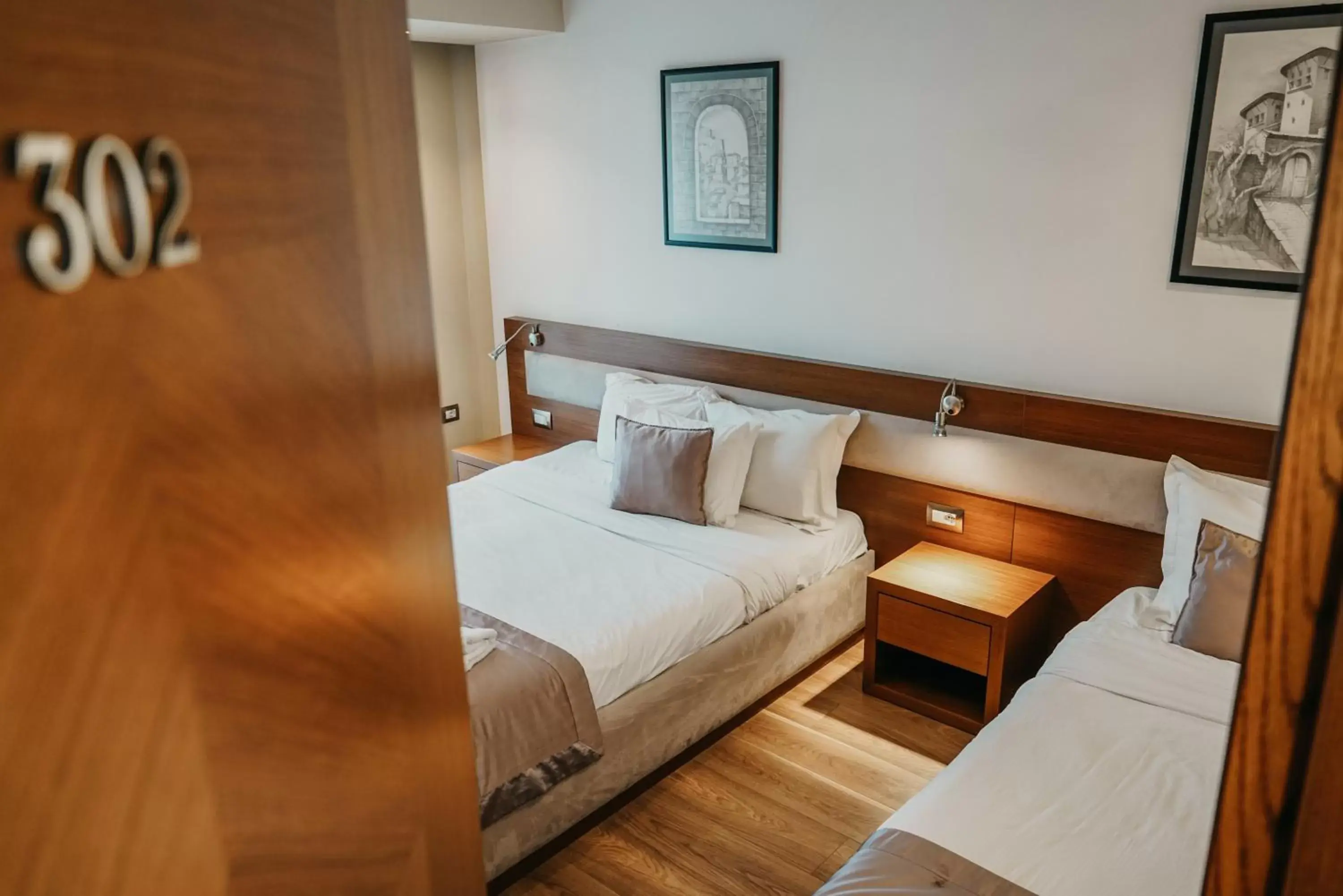 Triple Room with Balcony in Center Hotel Triple Room with Balcony in Center Hotel