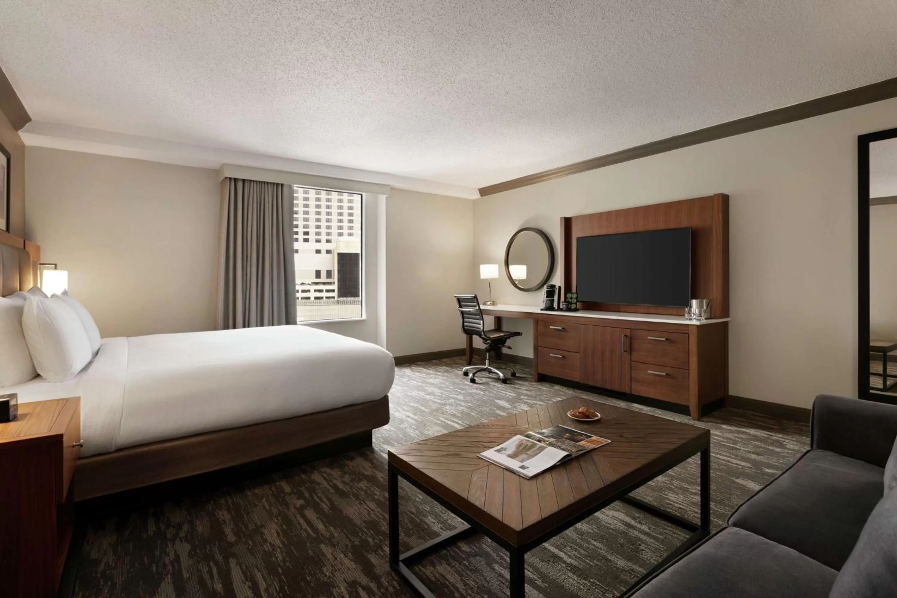 Junior King Suite with Seating Area in DoubleTree by Hilton New Orleans
