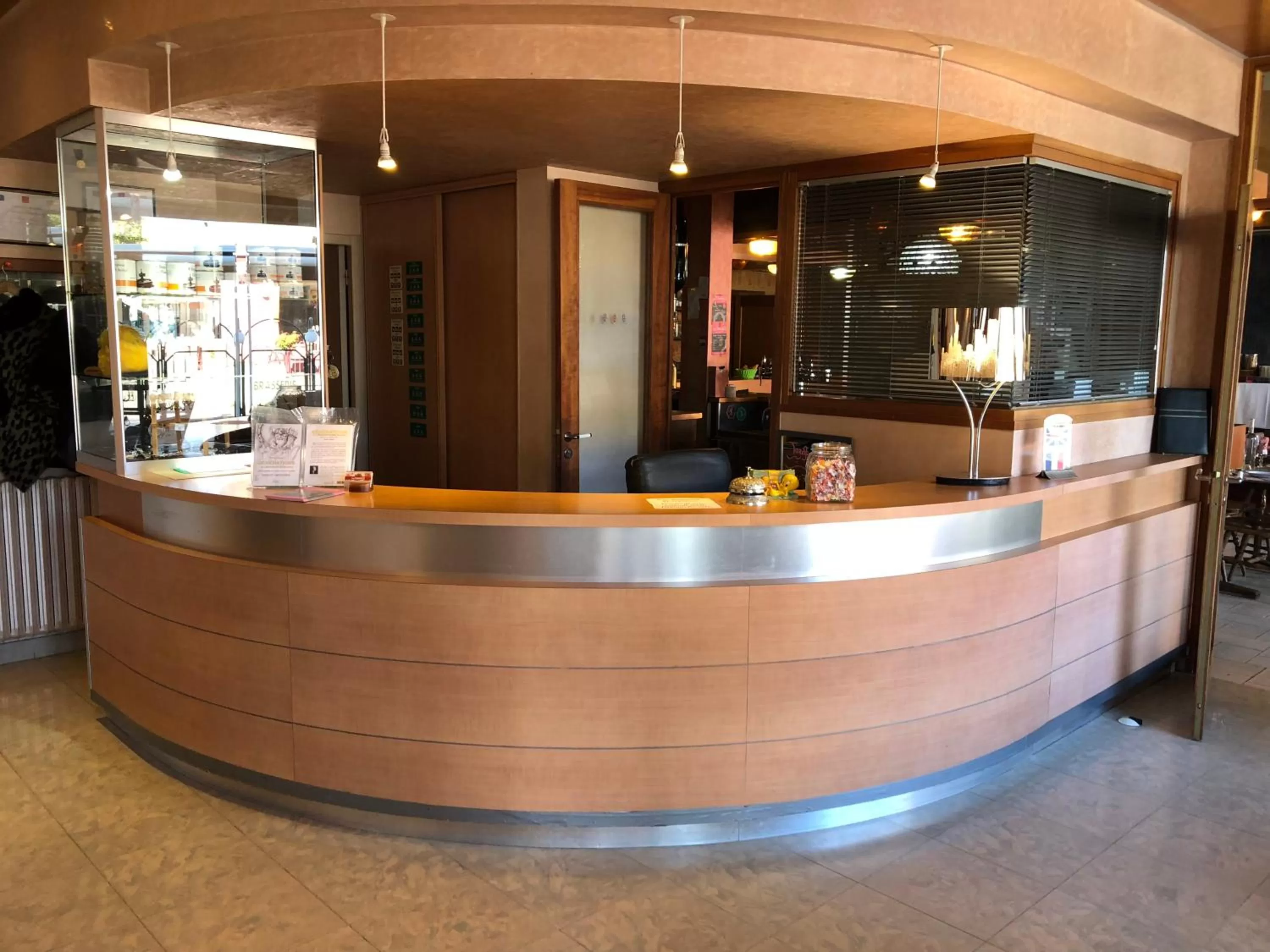 Lobby or reception in Logis Hôtel-Restaurant Le Commerce