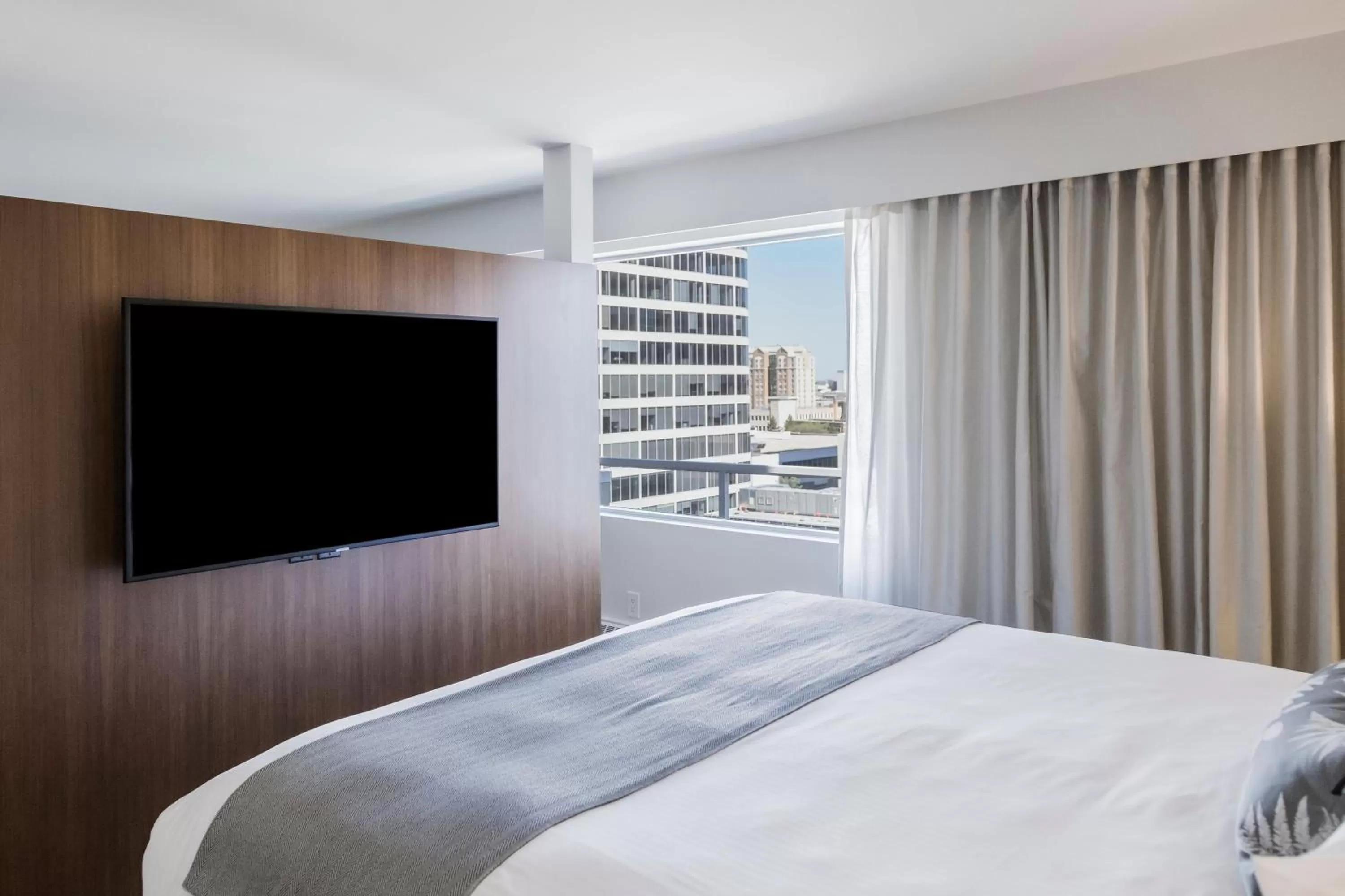 View (from property/room), Bed in The James Hotel