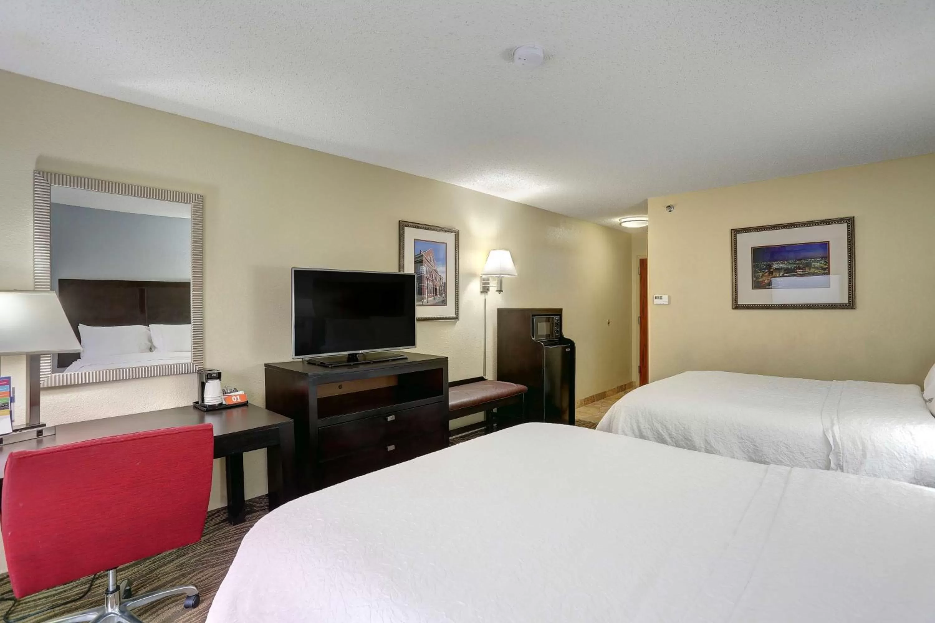 Bedroom, Bed in Hampton Inn Nashville-I-24 Hickory Hollow