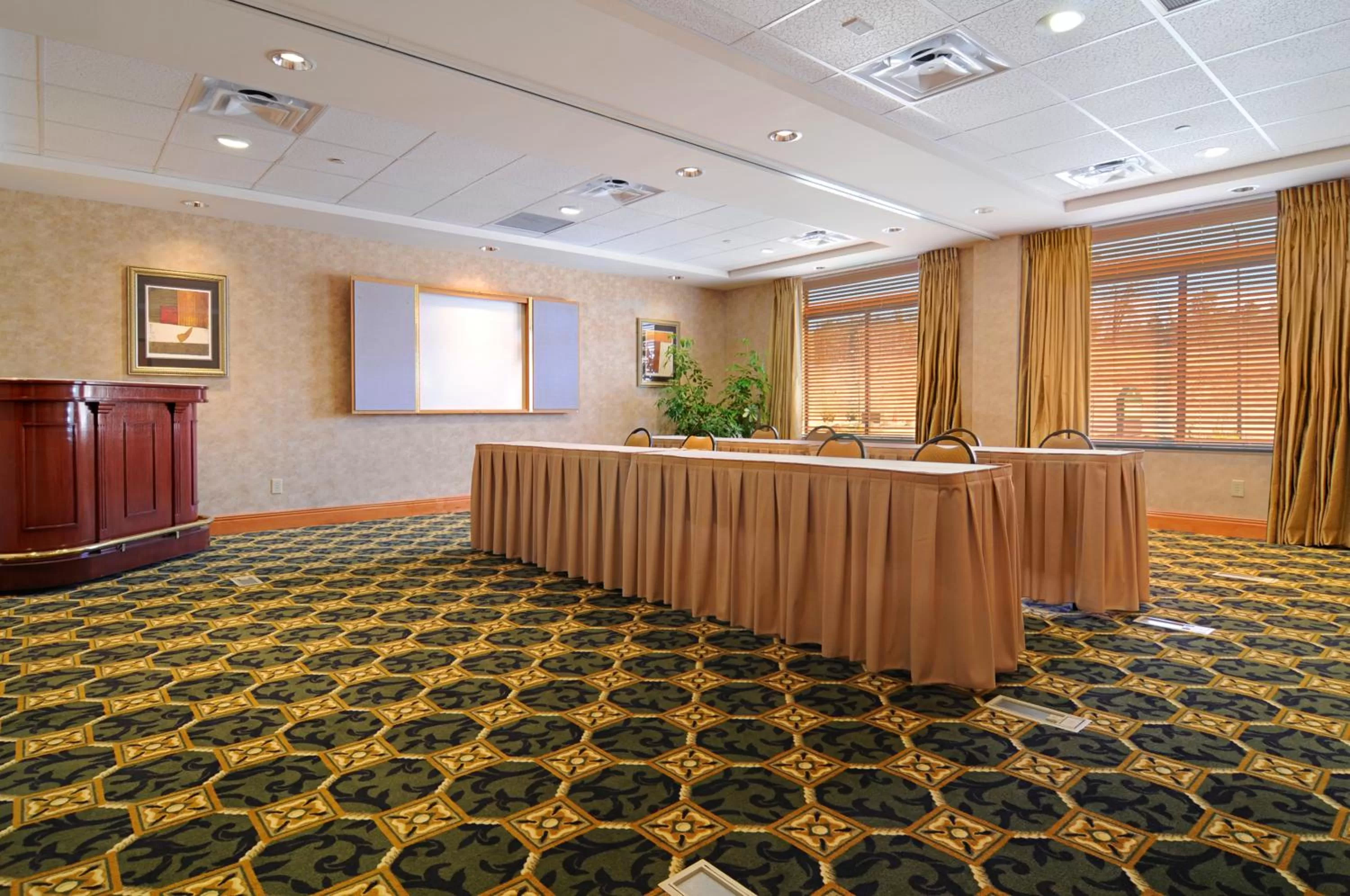 Business facilities in Wingate by Wyndham LaGrange