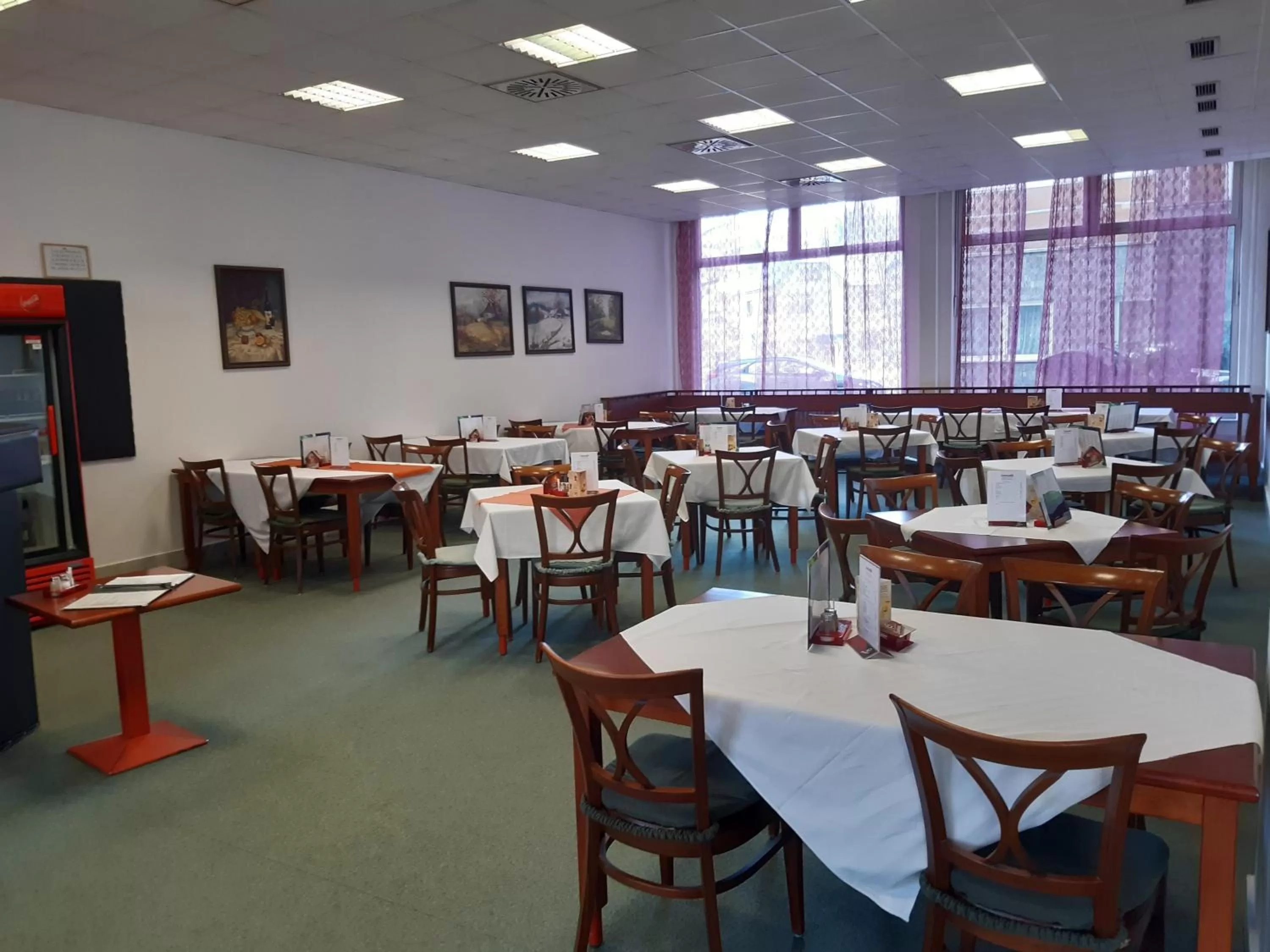 Restaurant/places to eat in Hotel Slezan