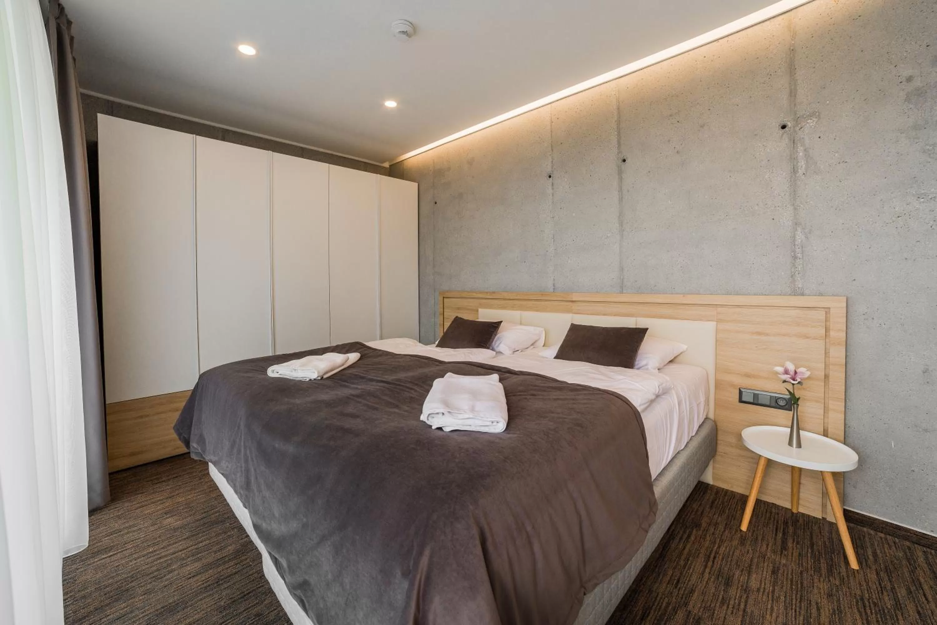 Deluxe Apartment with Pool Access in Hotel Dolphin - Adult friendly