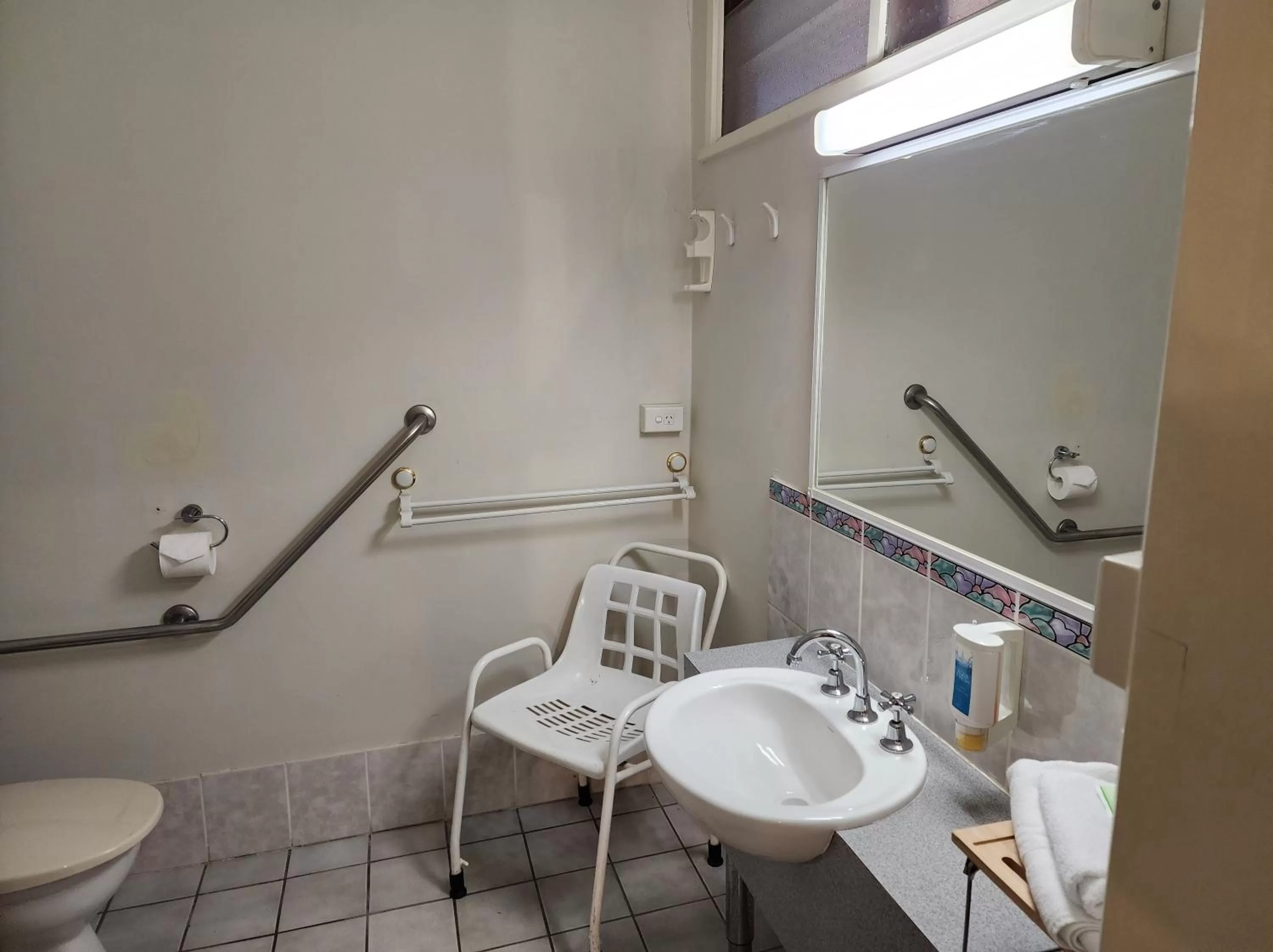 Bathroom in Hume Inn Motel Albury CBD