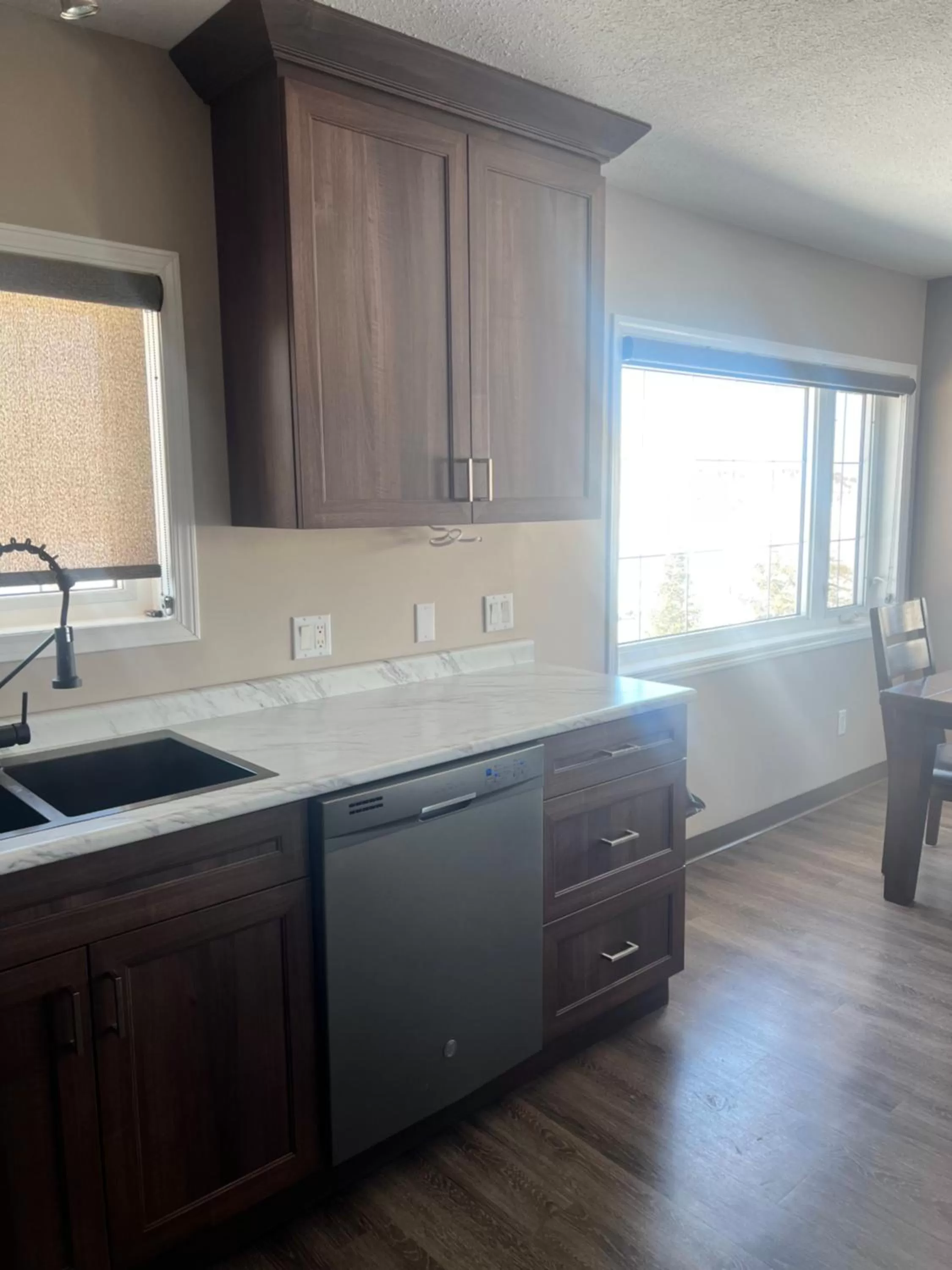 Kitchen or kitchenette in Howey Bay Motel