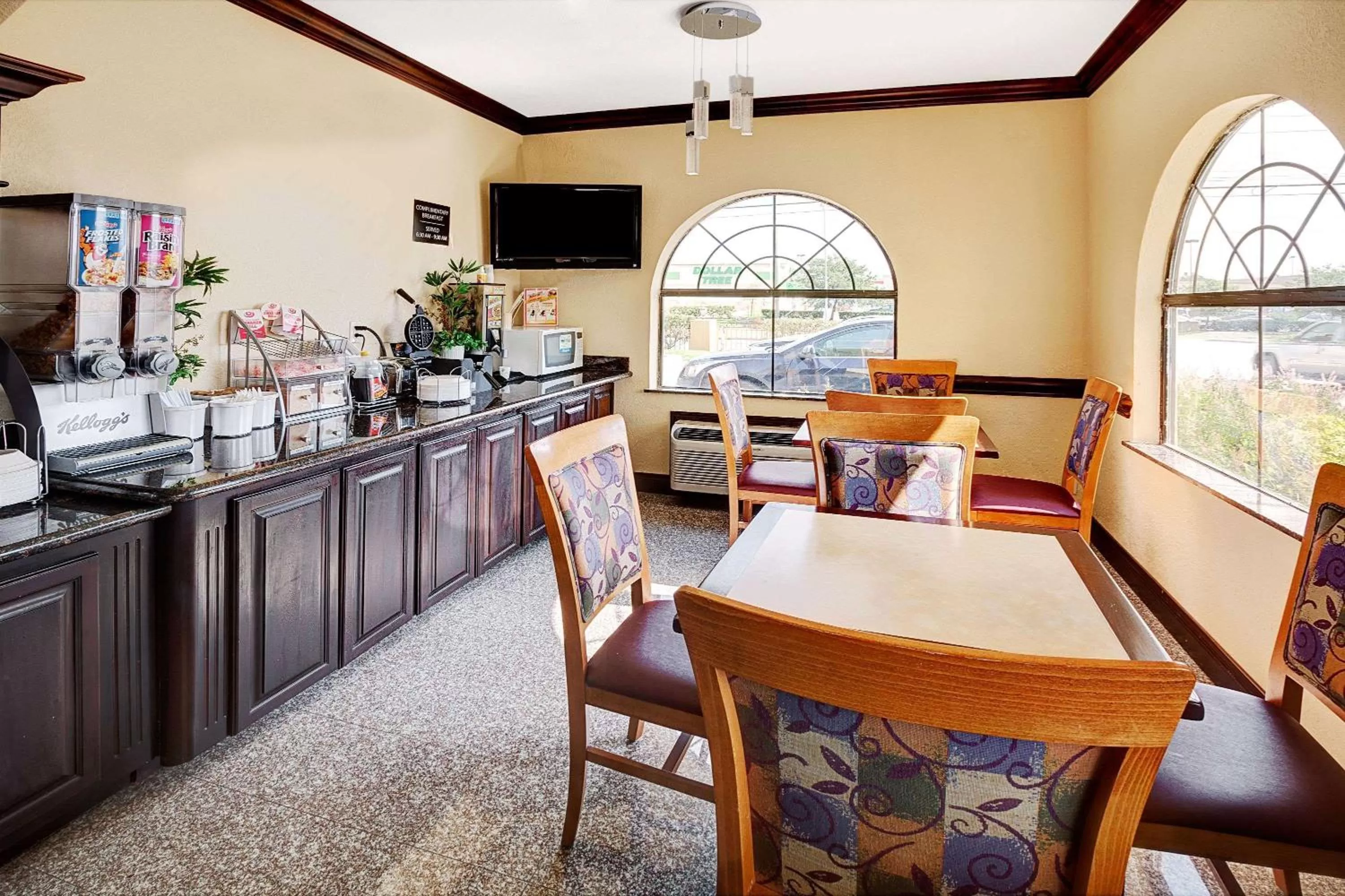 Restaurant/places to eat in Super 8 by Wyndham Houston Hobby Airport South