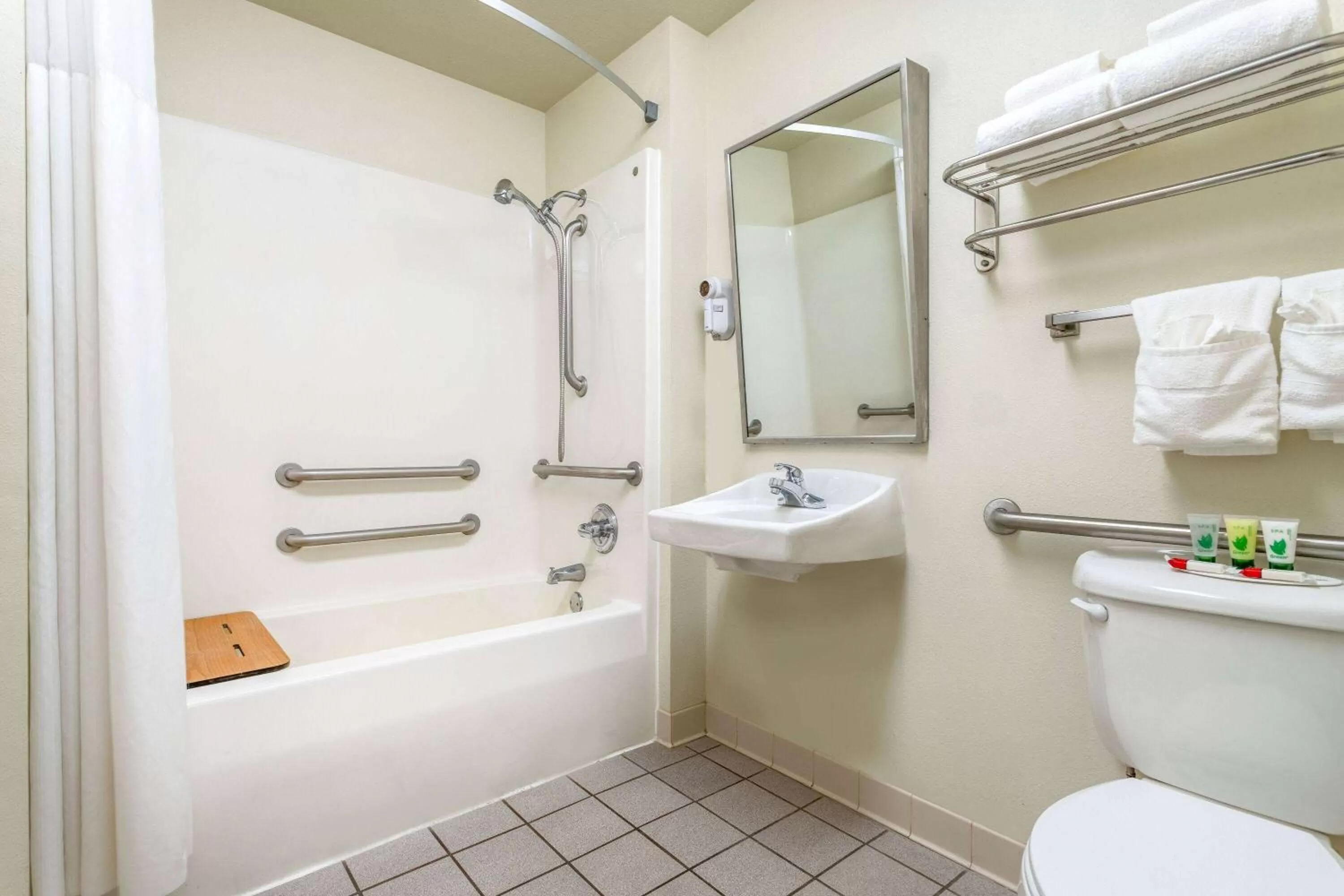 Bathroom in Days Inn by Wyndham Mountain Home