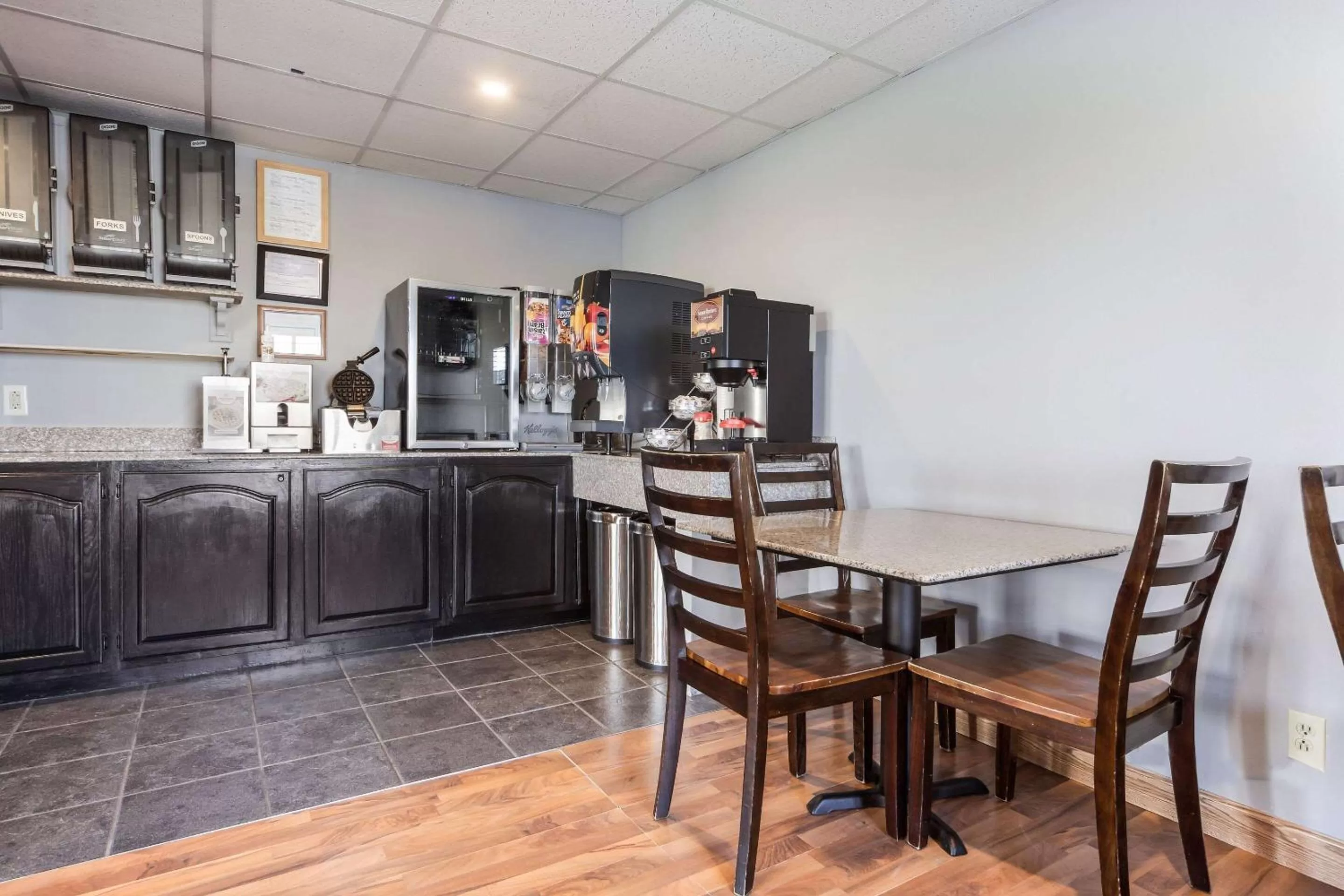 Restaurant/places to eat in Rodeway Inn University District