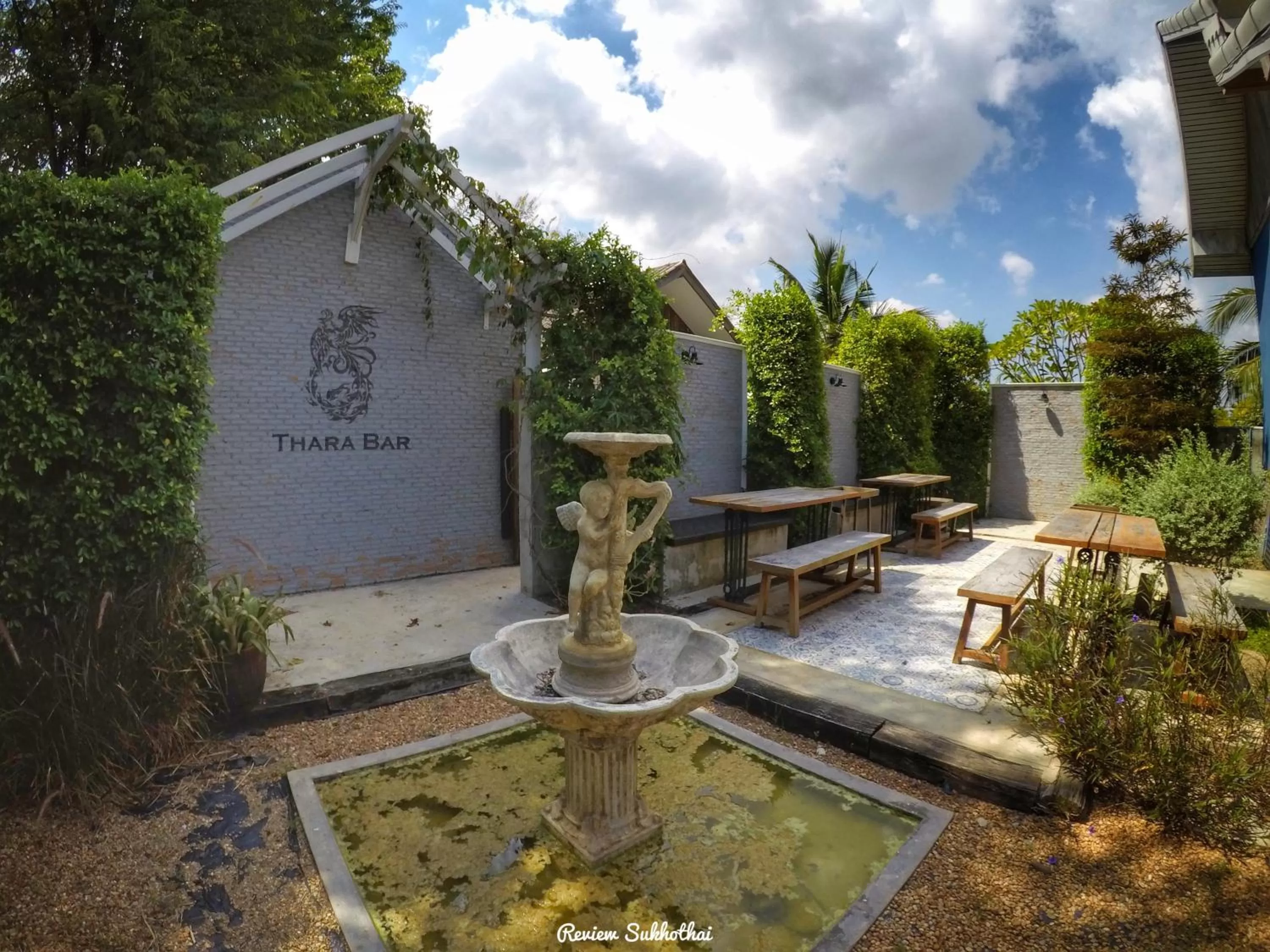 Facade/entrance in Tharaburi Resort
