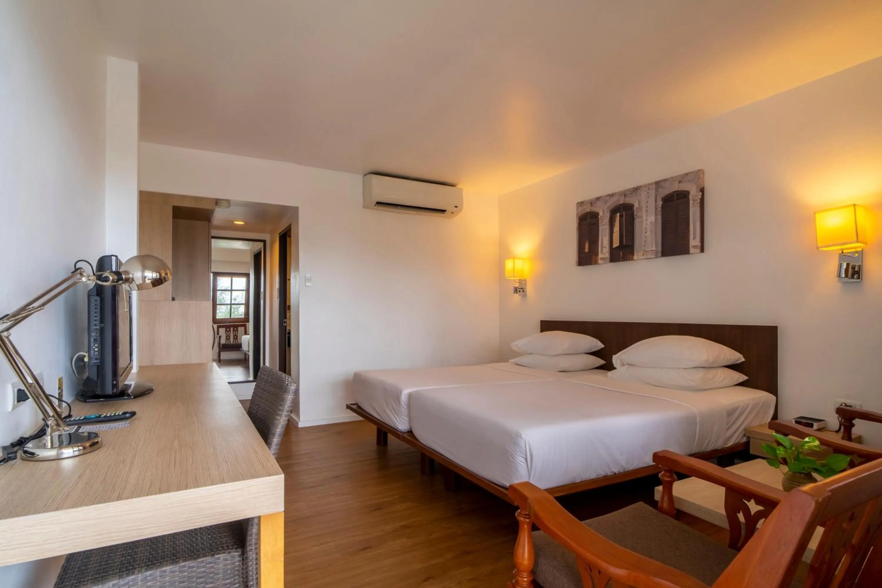 Bed in Best Western Phuket Ocean Resort