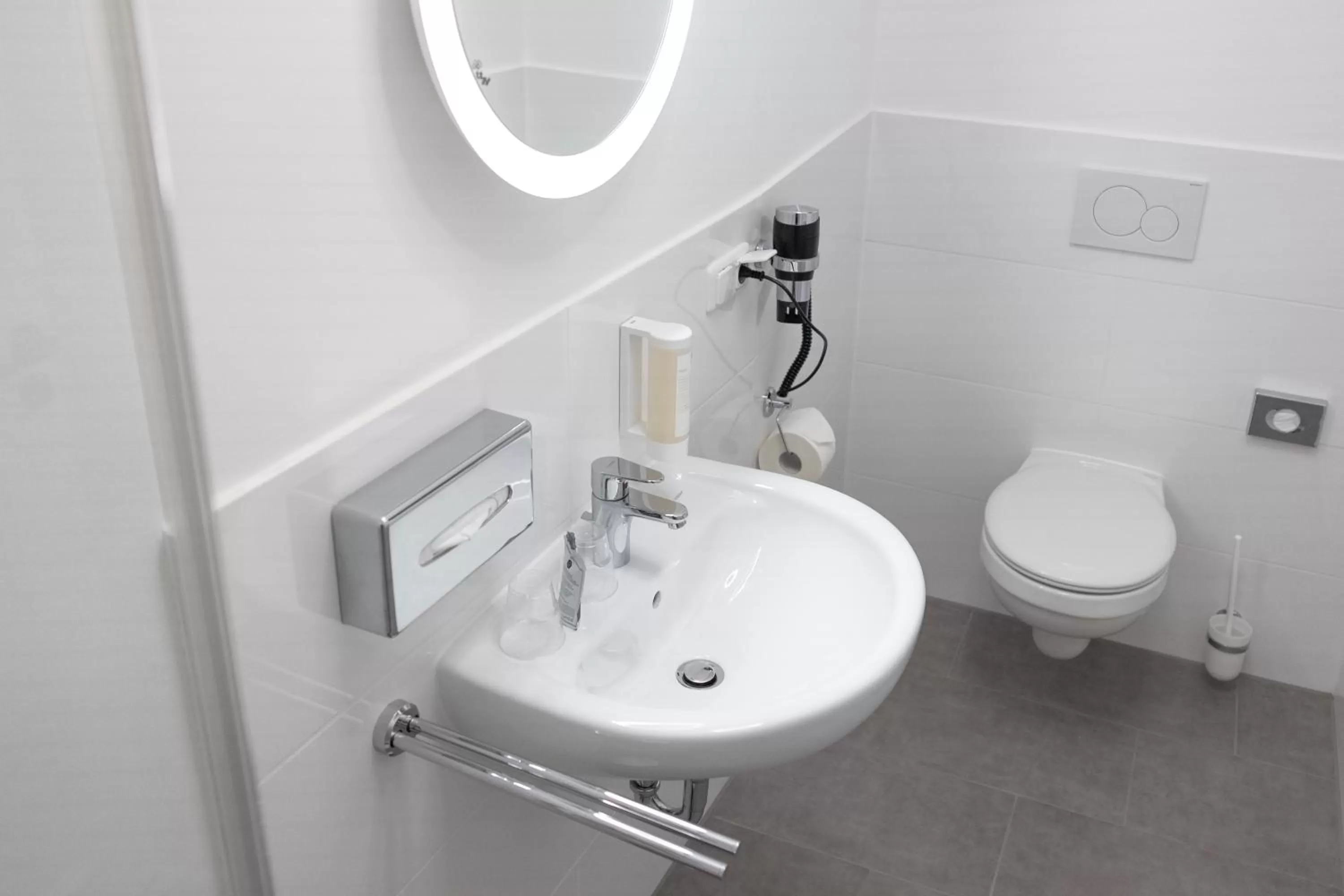 Bathroom in ANA Living Augsburg City Center by Arthotel ANA - Self-Service-Hotel