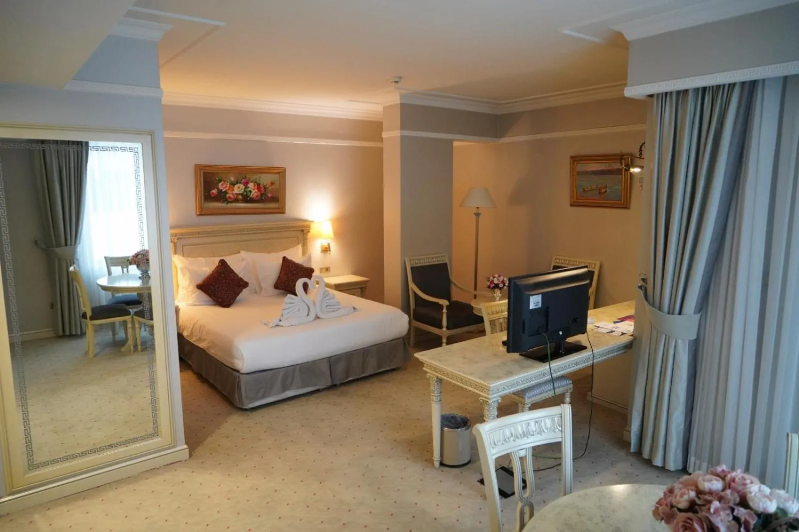 Photo of the whole room, Bed in Demir Hotel